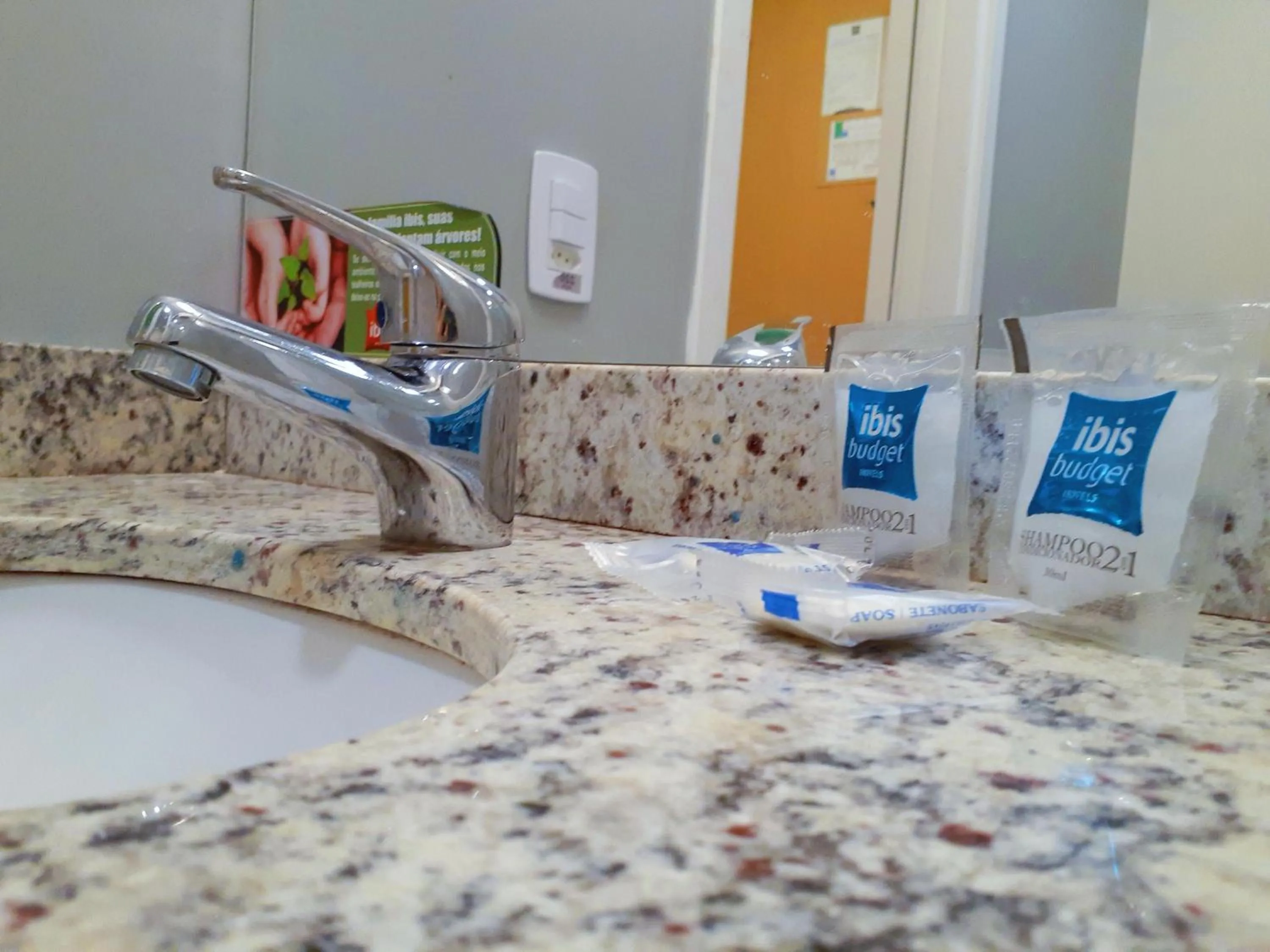 Bathroom in ibis budget Petropolis