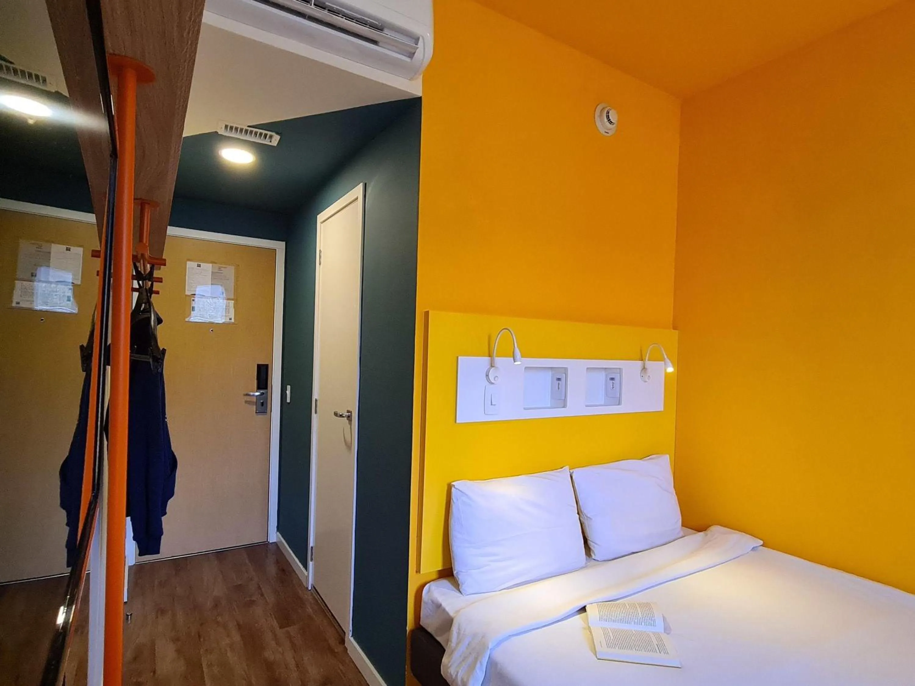 Bedroom, Bed in ibis budget Petropolis