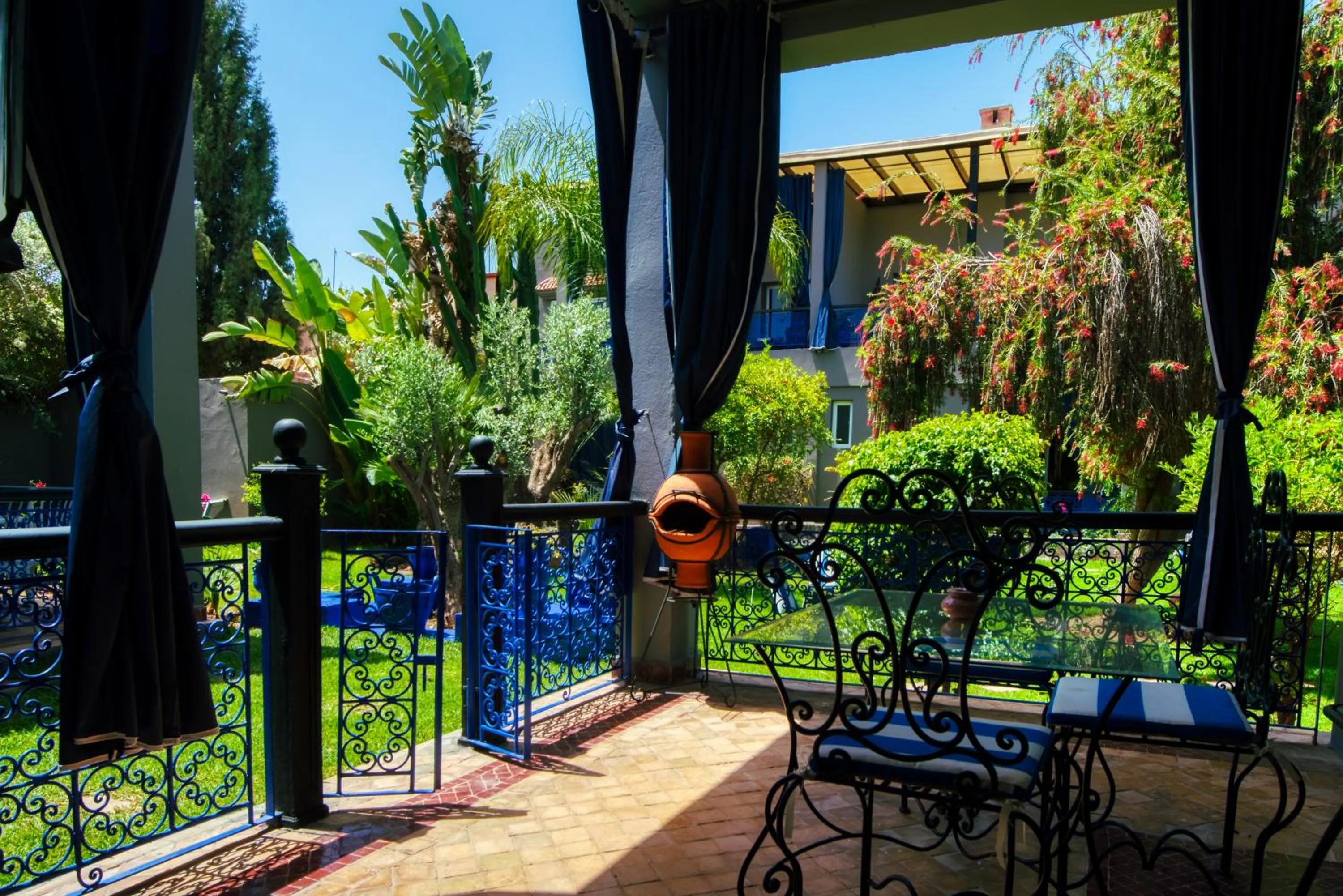 Patio in Villas 95 Appart'Hôtel