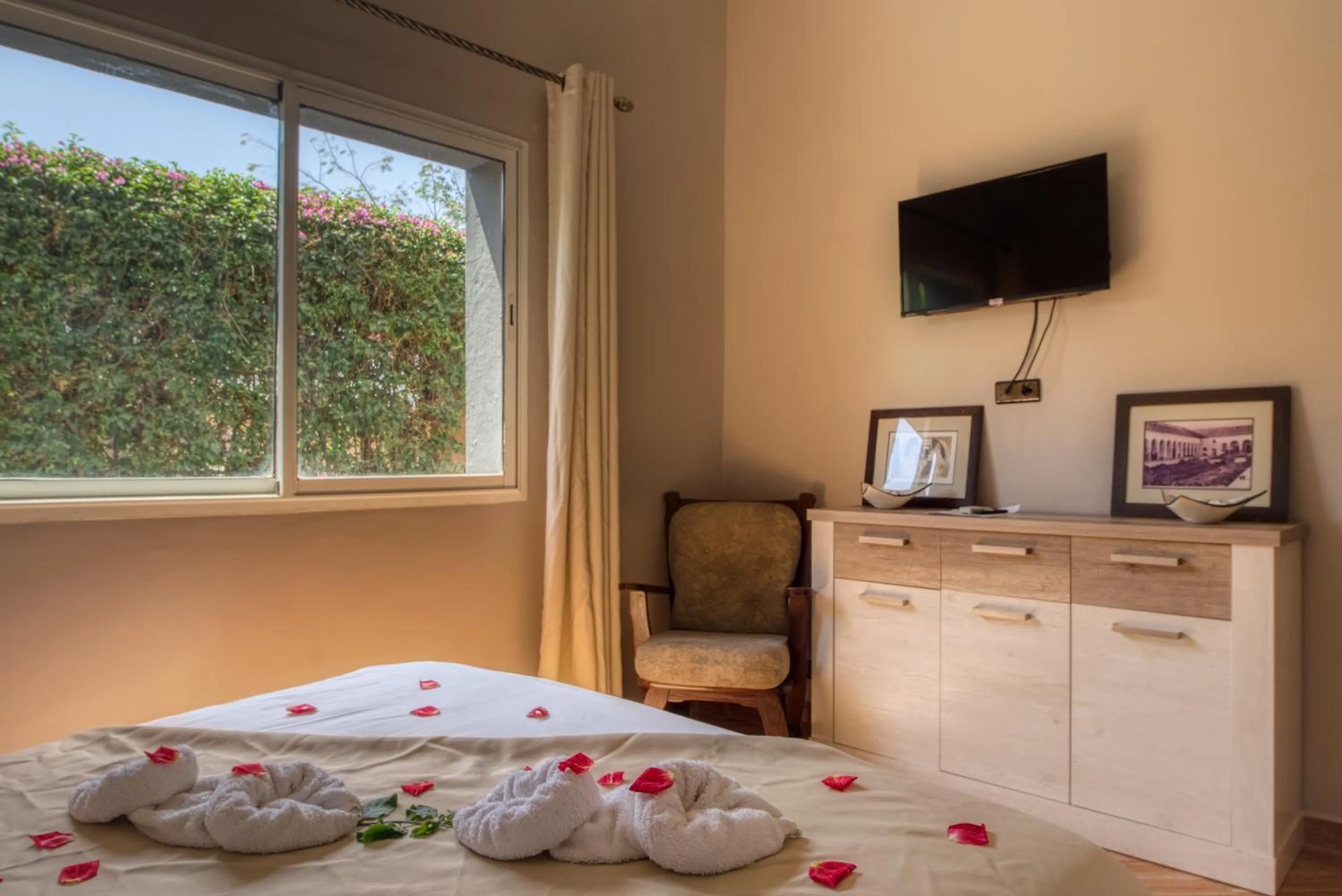 Bedroom, Bed in Villas 95 Appart'Hôtel