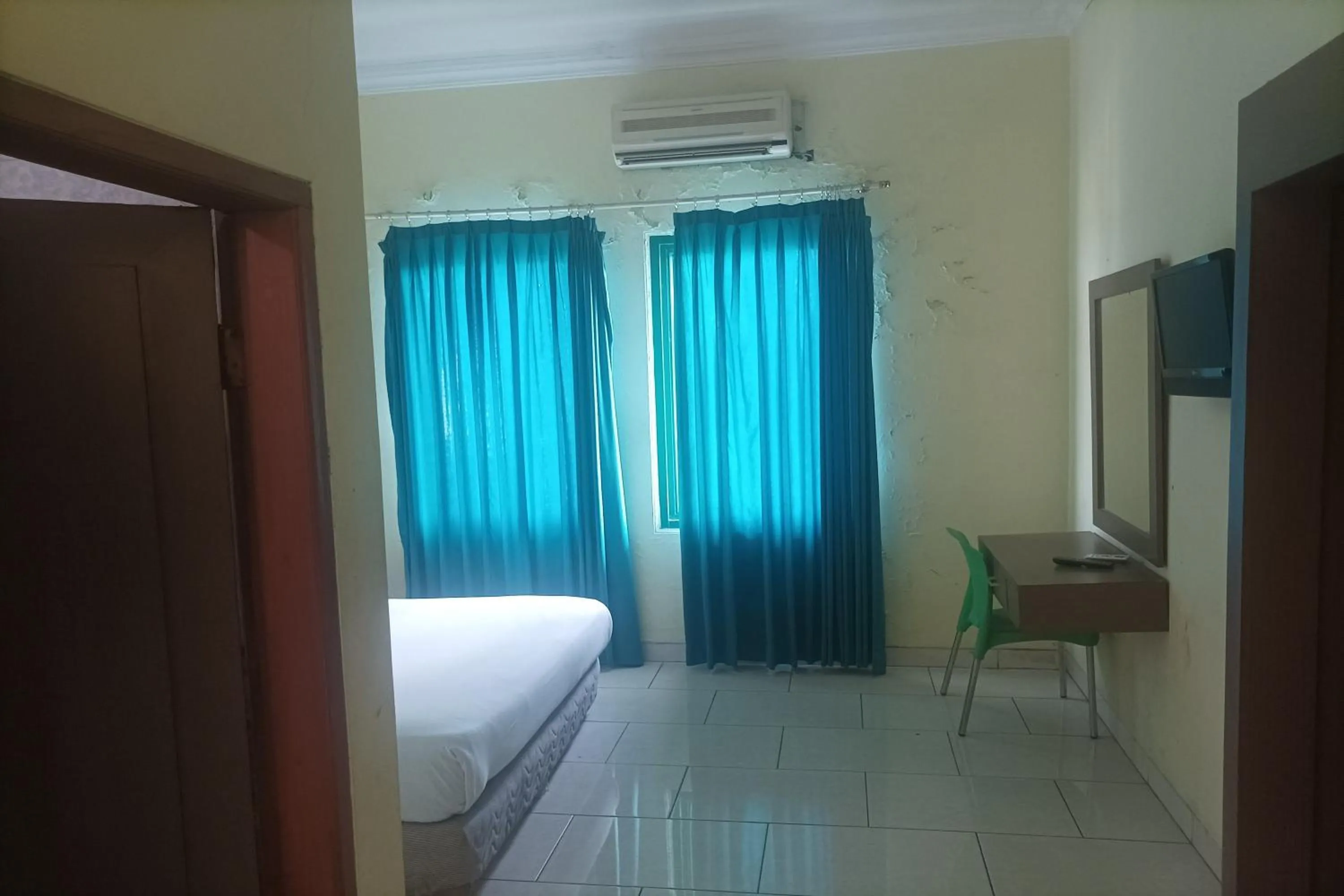 Bedroom, Bed in Permata Hijau