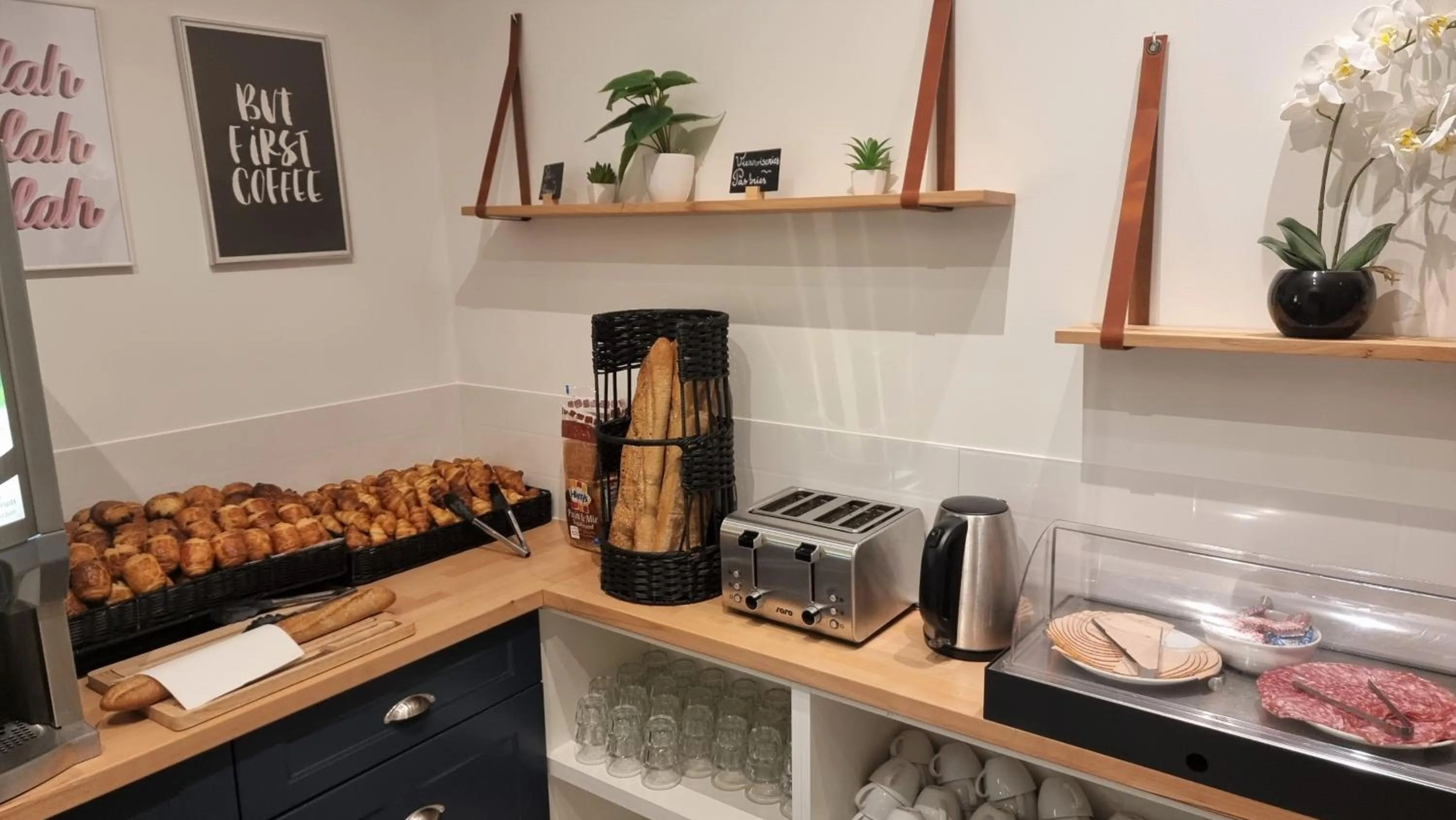 Breakfast in Oskar Hotel