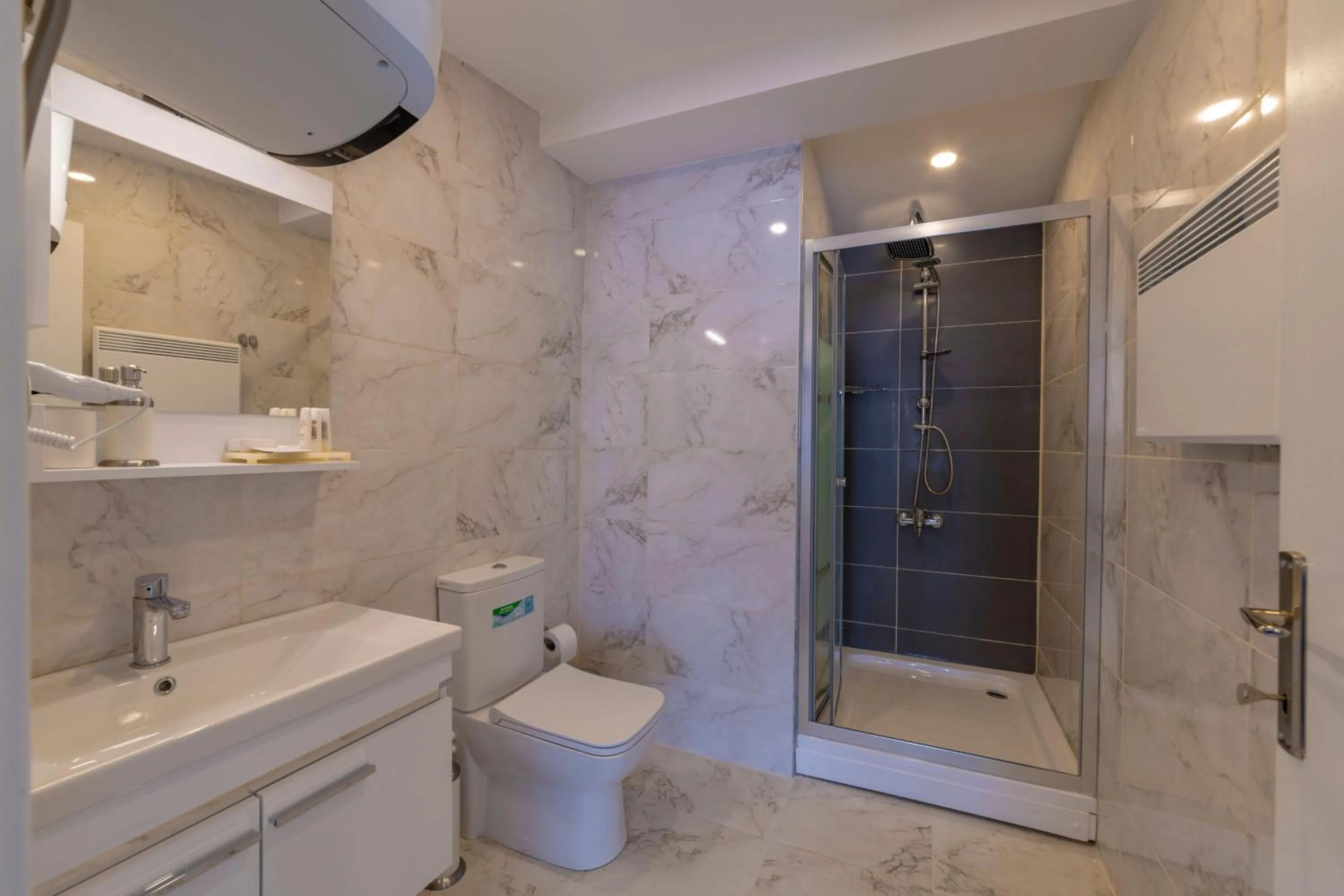 Shower in Feri Suites