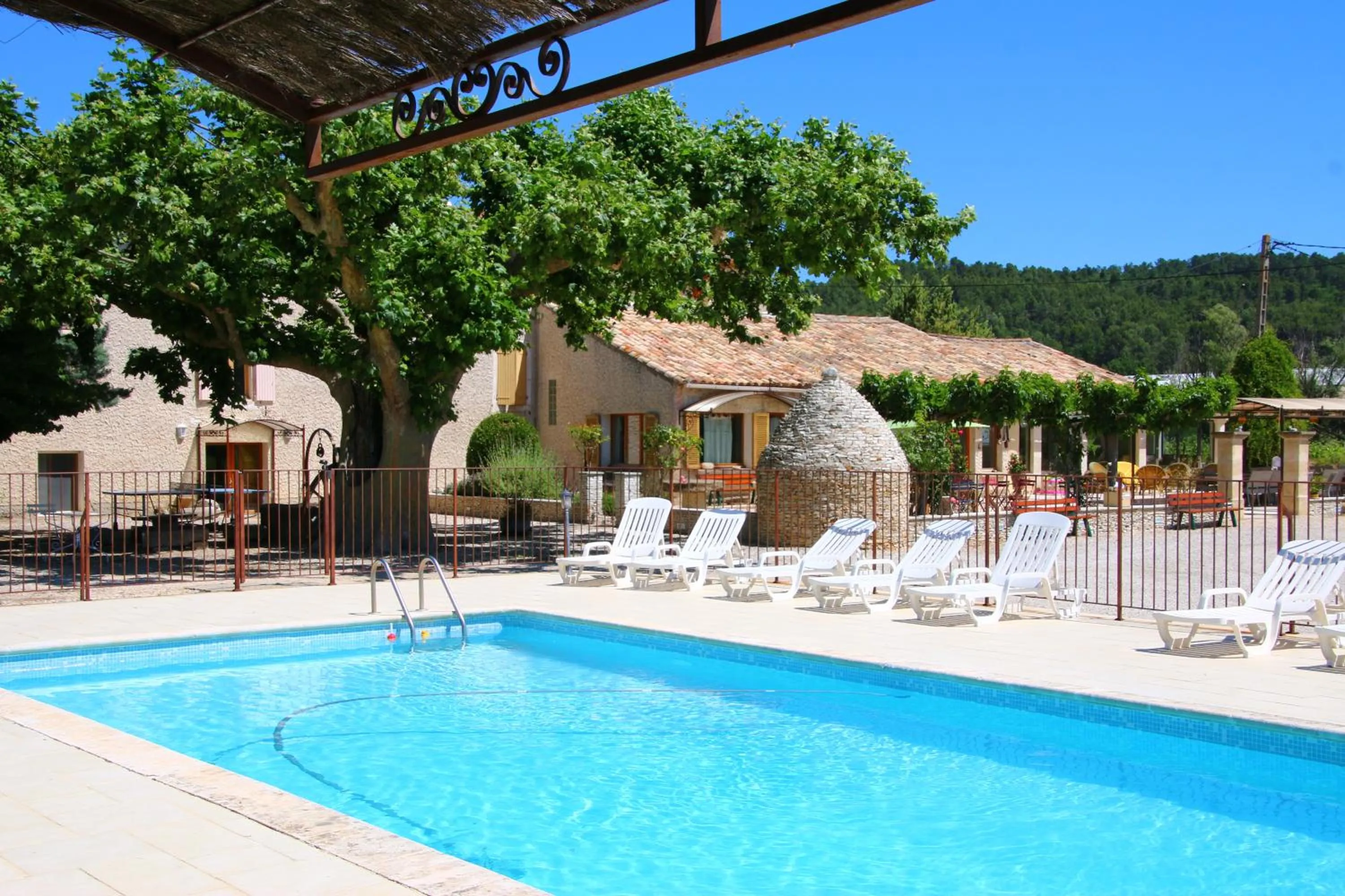 Swimming pool in Chambres & Tables d'hôtes Moulin de Lavon