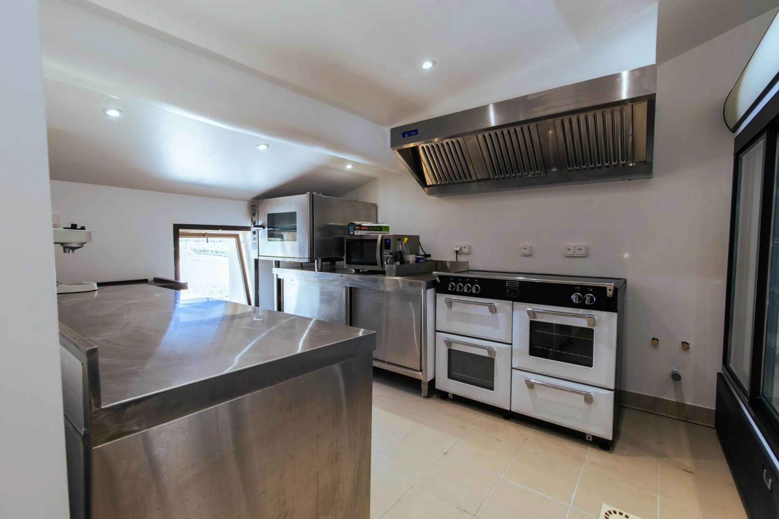 kitchen in Chambres & Tables d'hôtes Moulin de Lavon