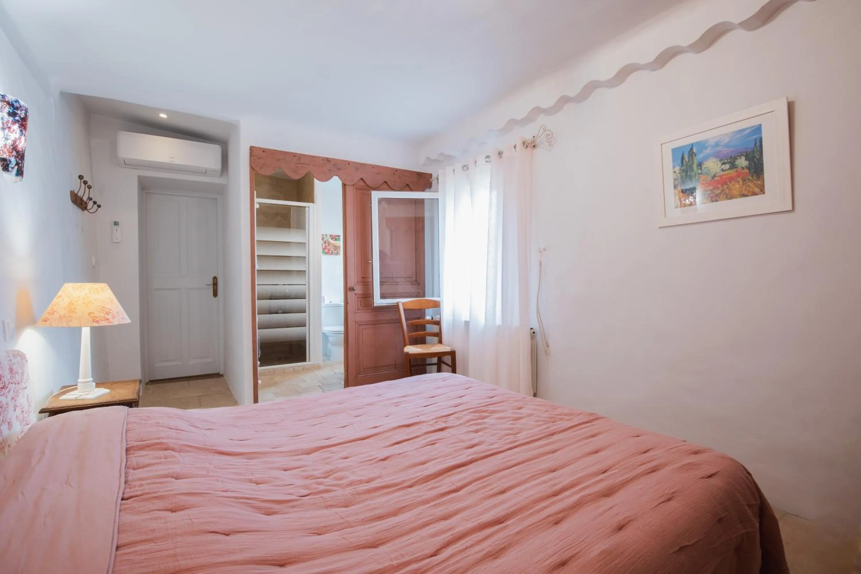 Photo of the whole room, Bed in Chambres & Tables d'hôtes Moulin de Lavon