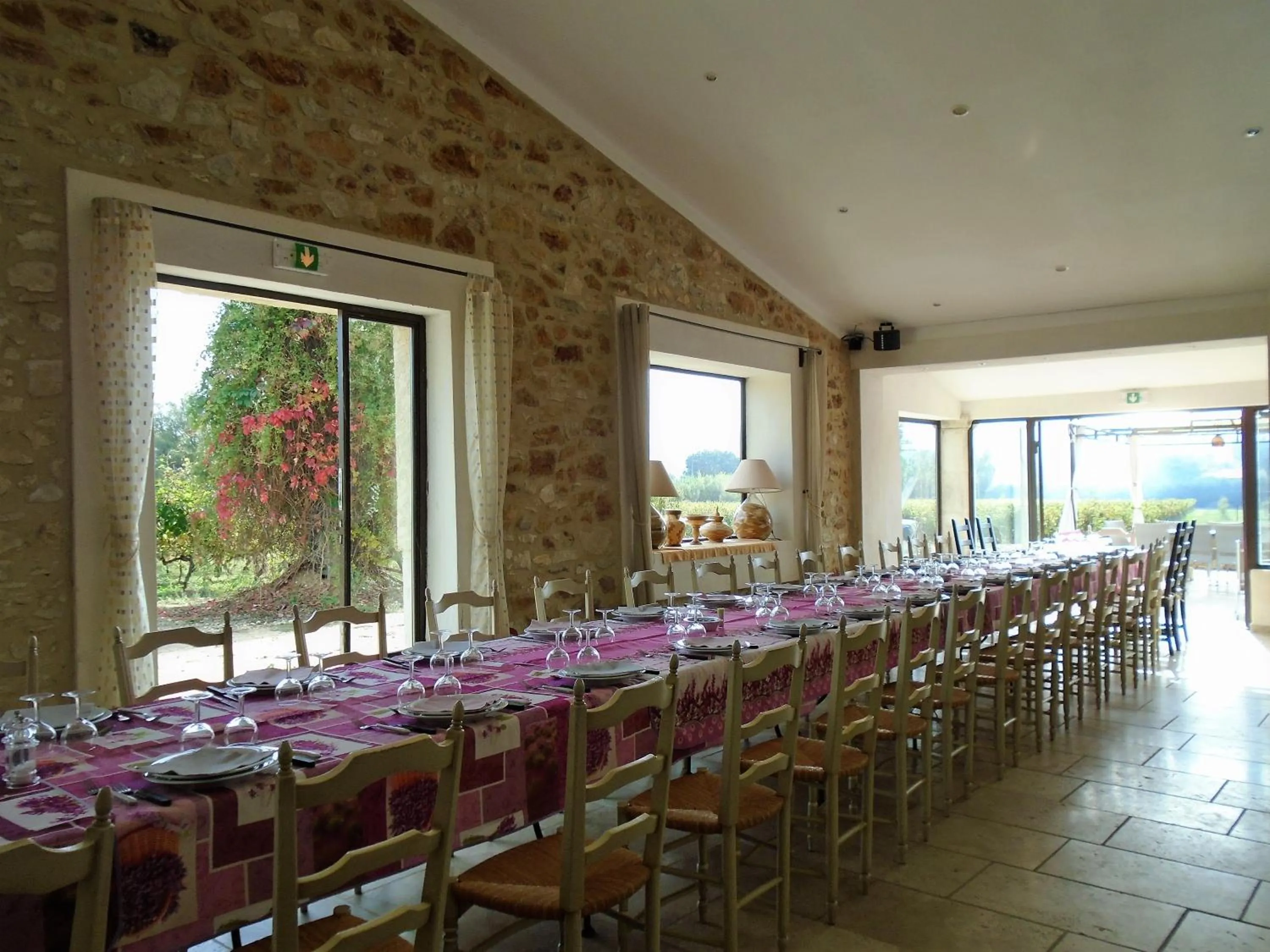 Restaurant/places to eat in Chambres & Tables d'hôtes Moulin de Lavon