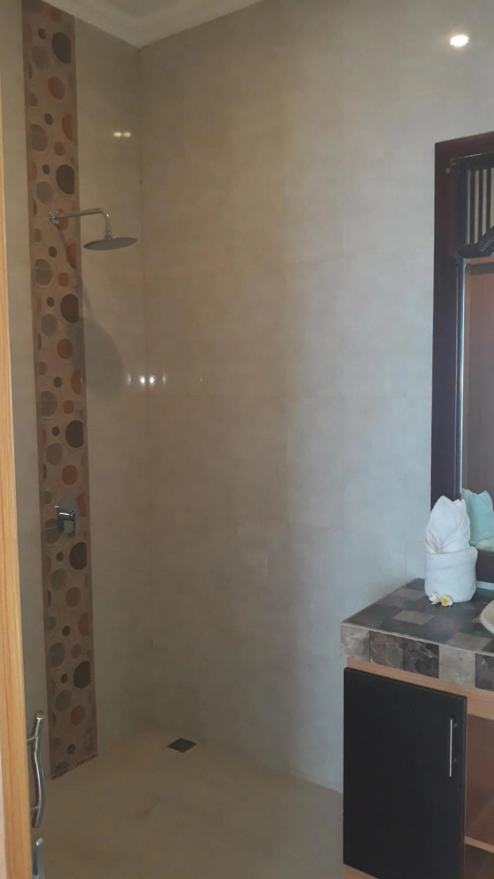 Shower in Asiana Lovina Hotel