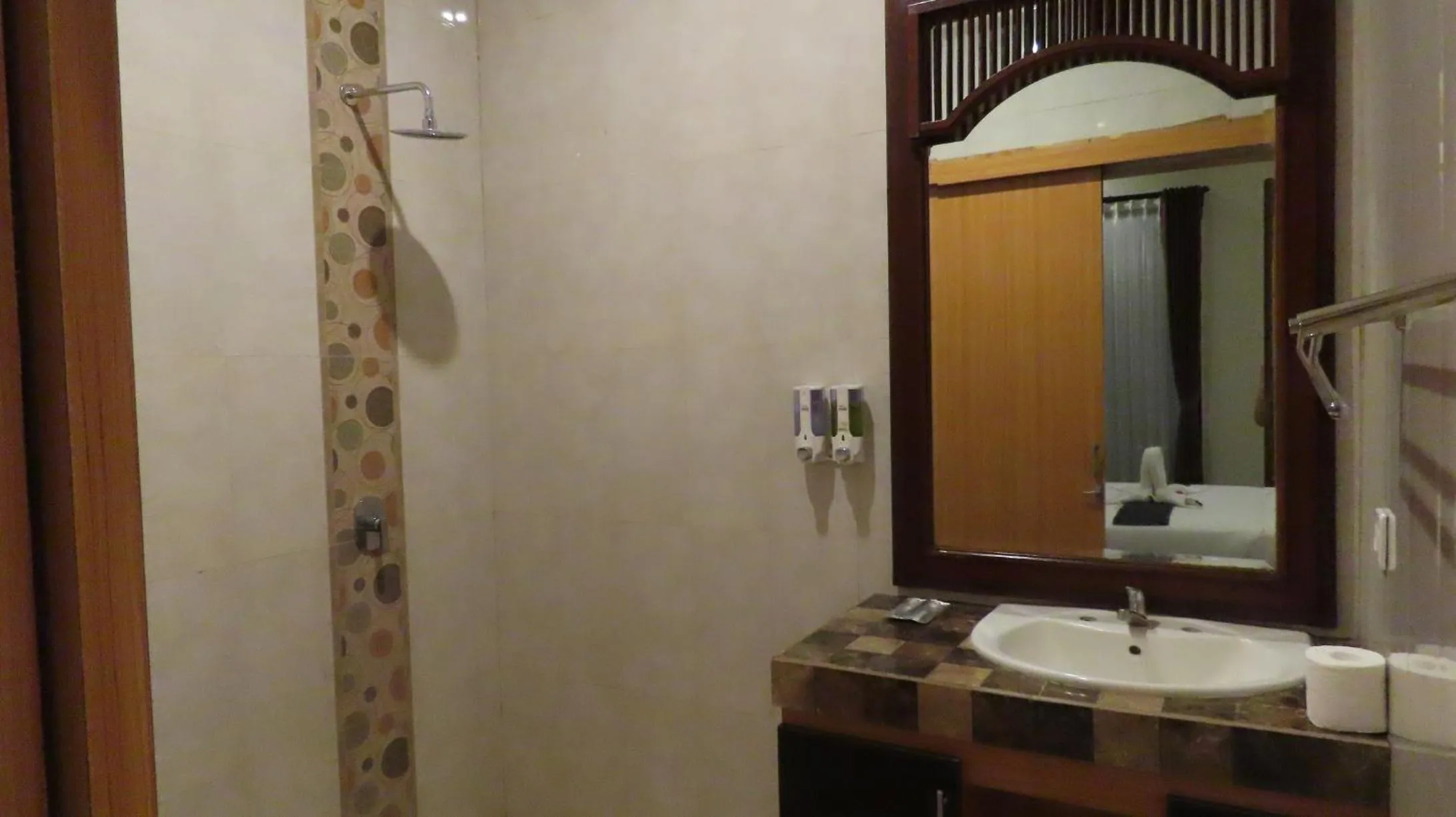 Shower in Asiana Lovina Hotel