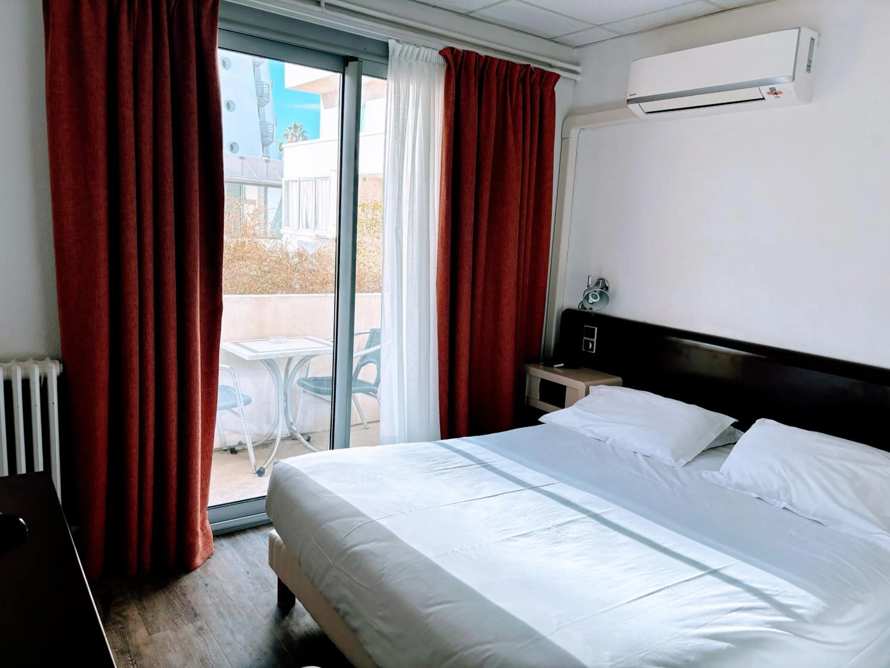 Photo of the whole room, Bed in Brasilia Hôtel