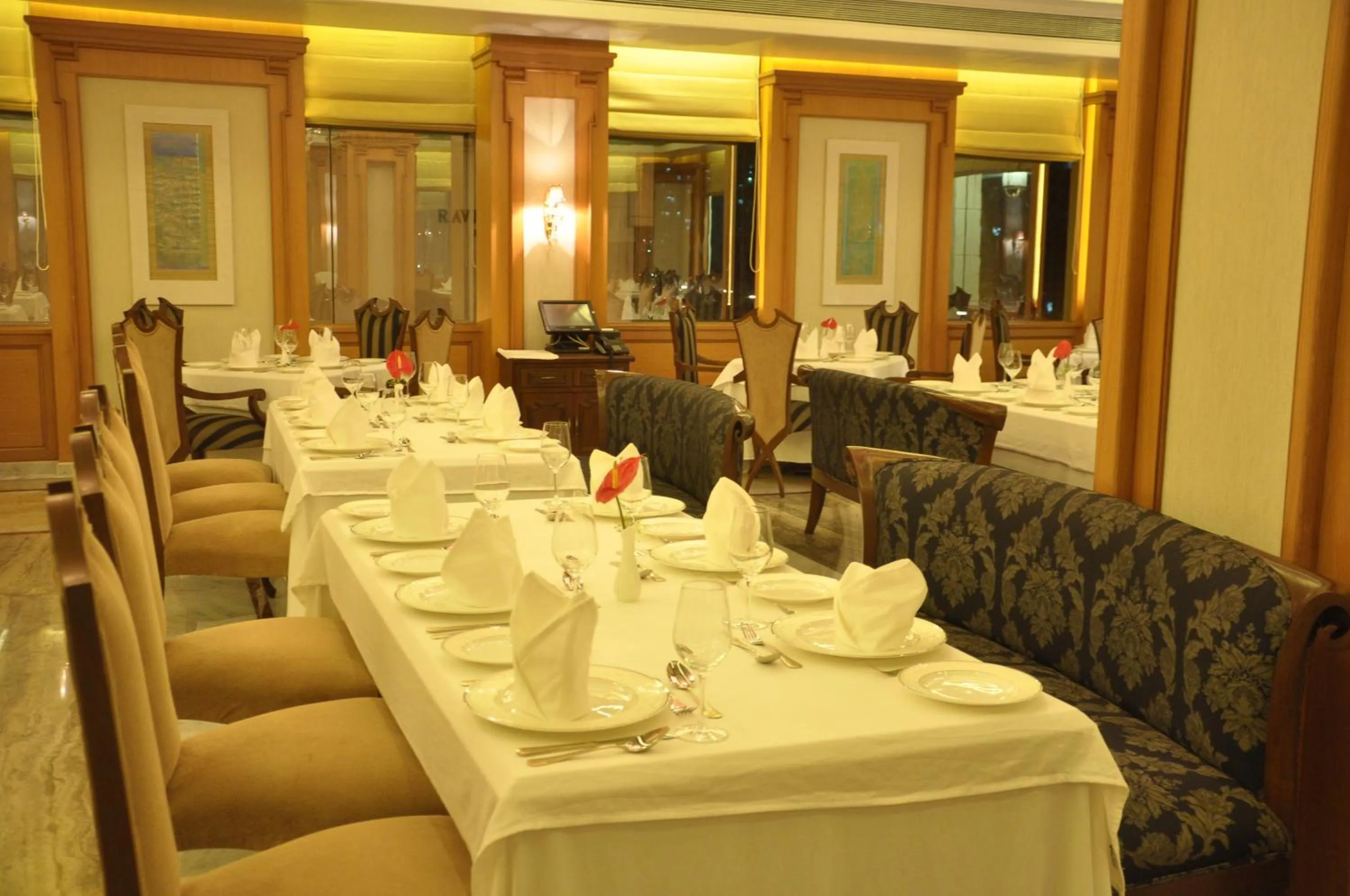 Restaurant/places to eat in Royal Tulip Navi Mumbai