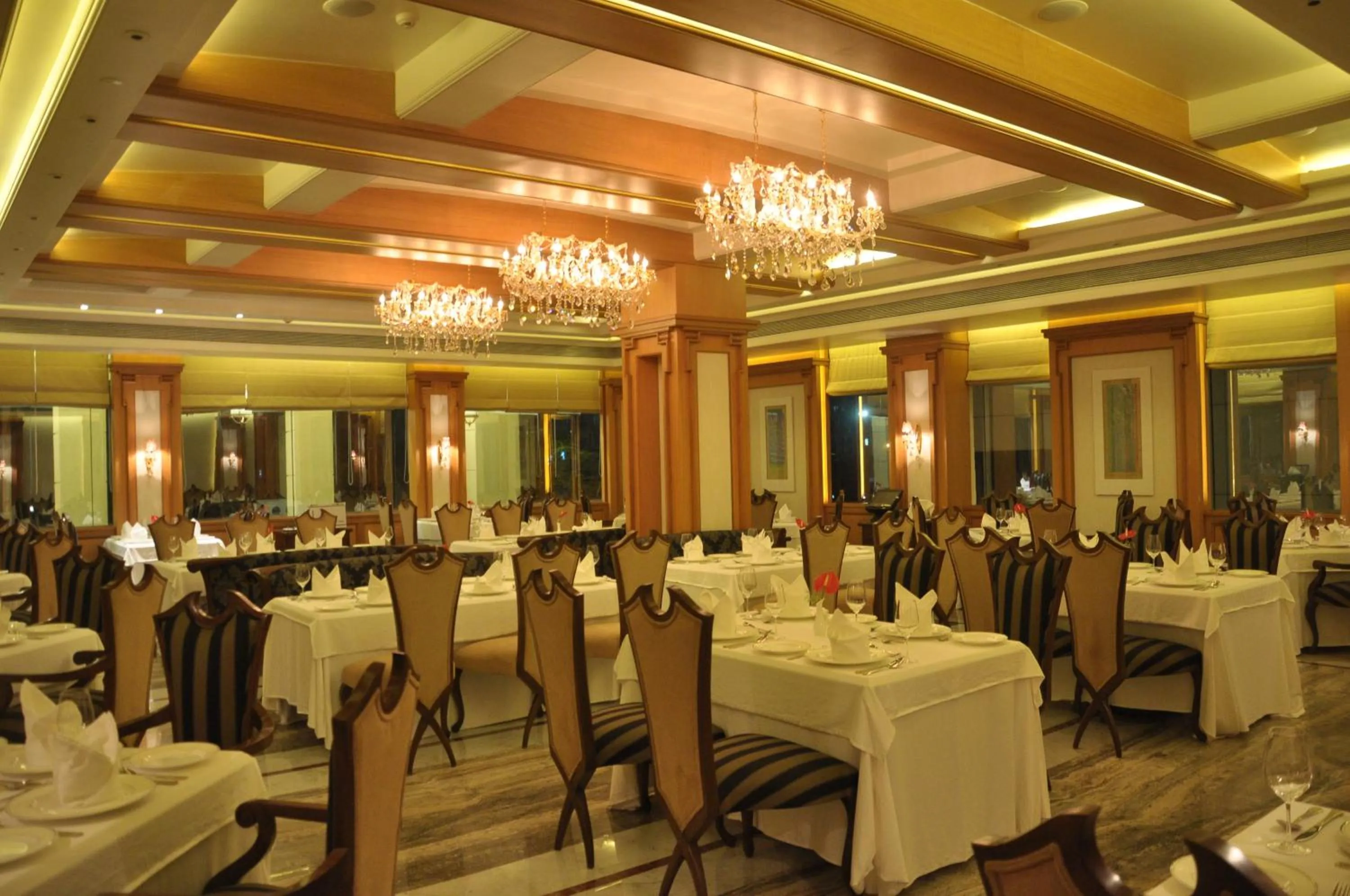 Restaurant/places to eat in Royal Tulip Navi Mumbai