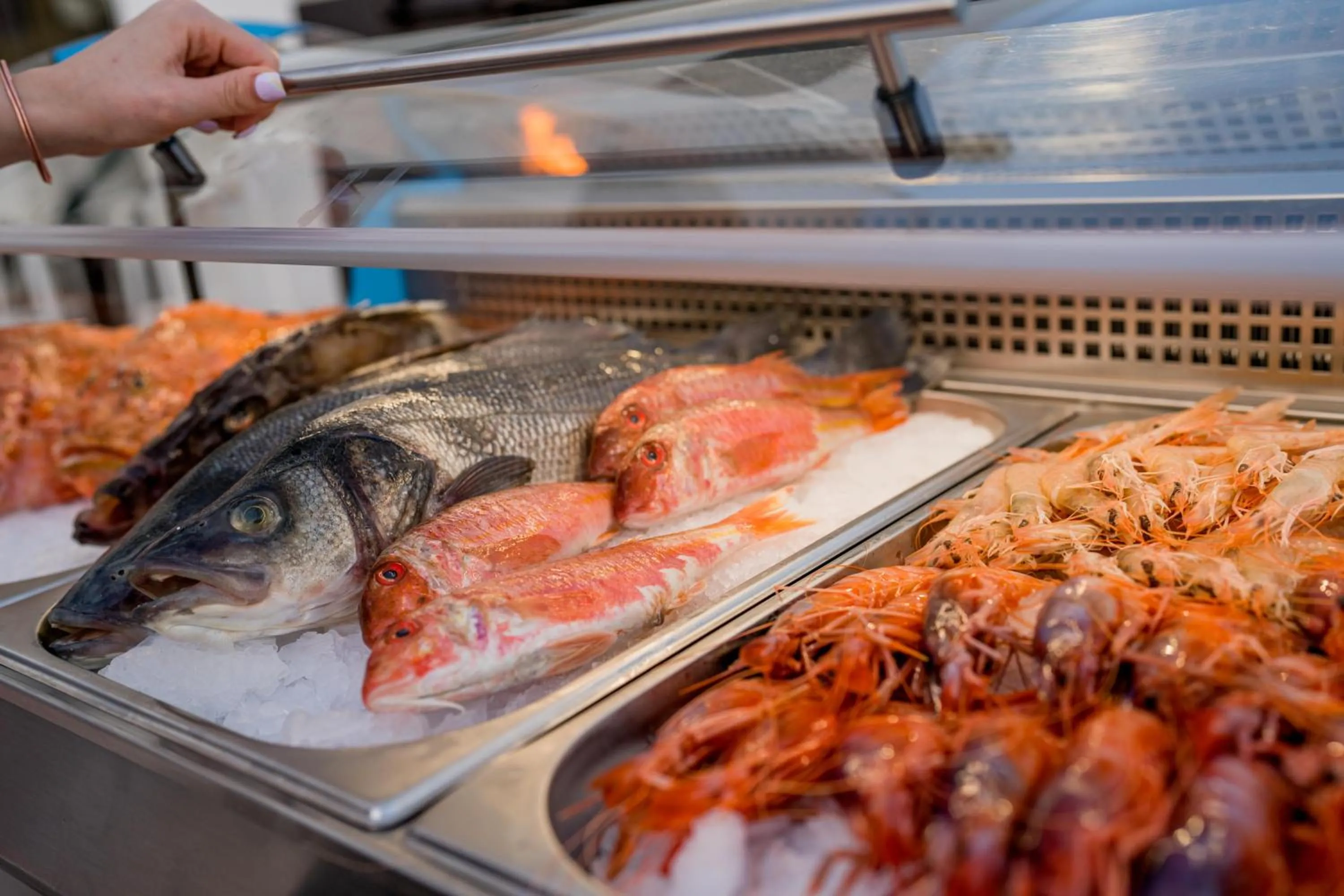 Restaurant/places to eat in Moon Hotel & SPA.