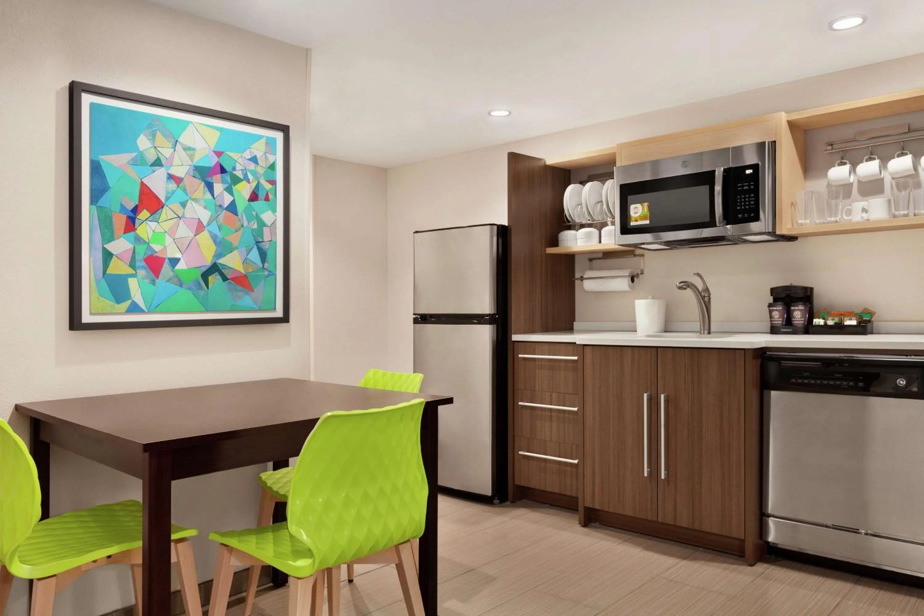 Kitchen or kitchenette in Home2 Suites By Hilton Silver Spring