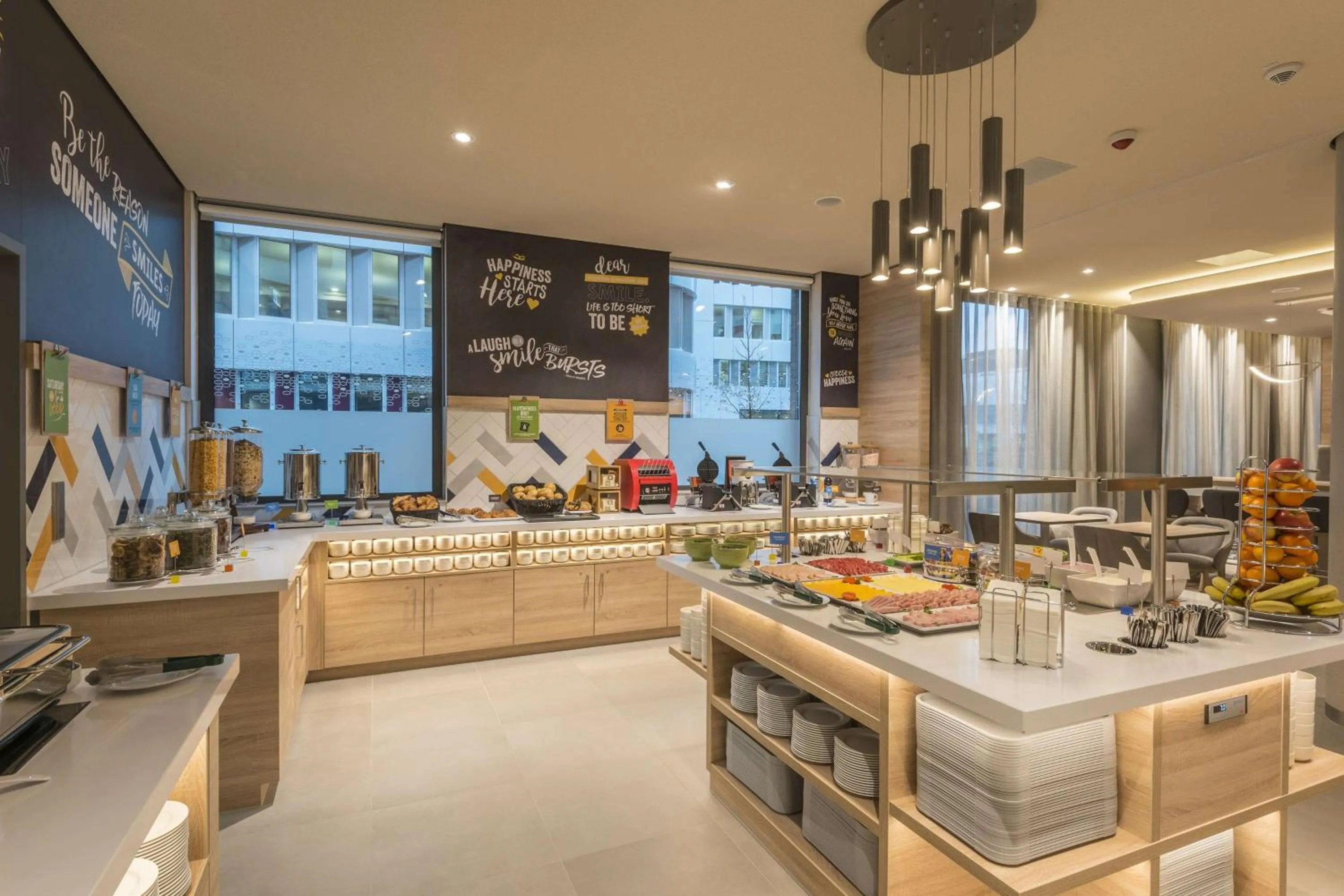 Dining area in Hampton By Hilton Frankfurt Airport