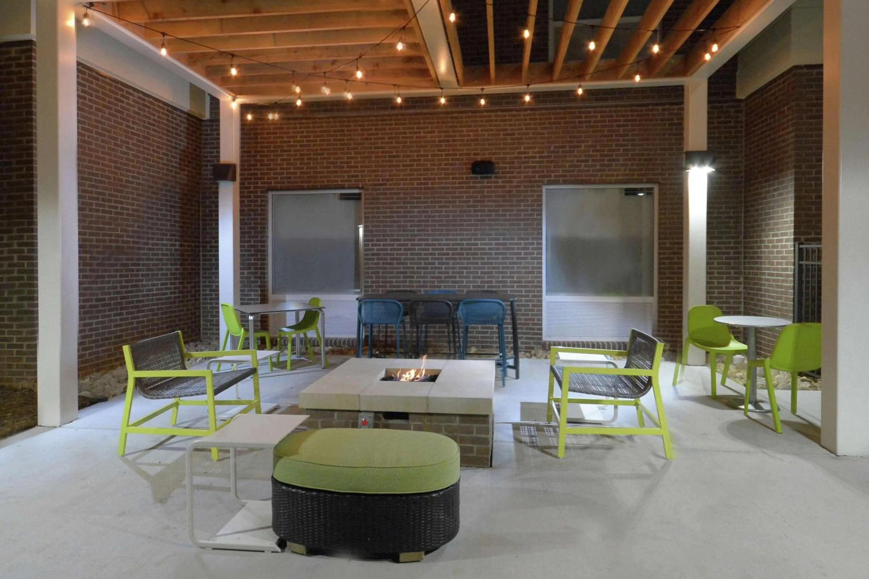 Patio in Home2 Suites By Hilton Duncan