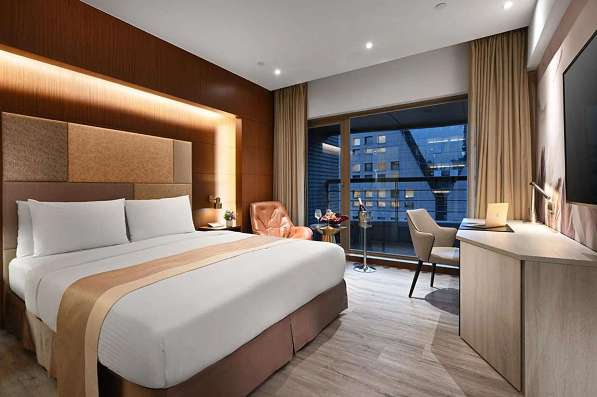 Bedroom, Bed in Park Taipei Hotel