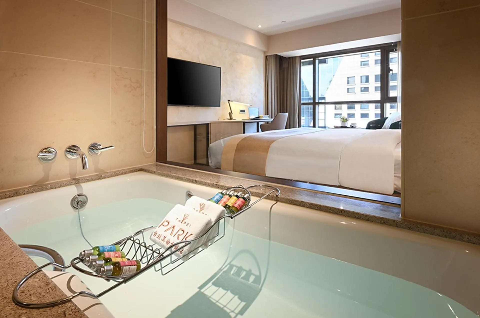 Bath, Bed in Park Taipei Hotel