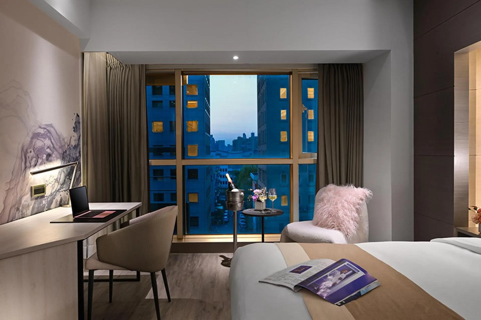 Bedroom, Bed in Park Taipei Hotel