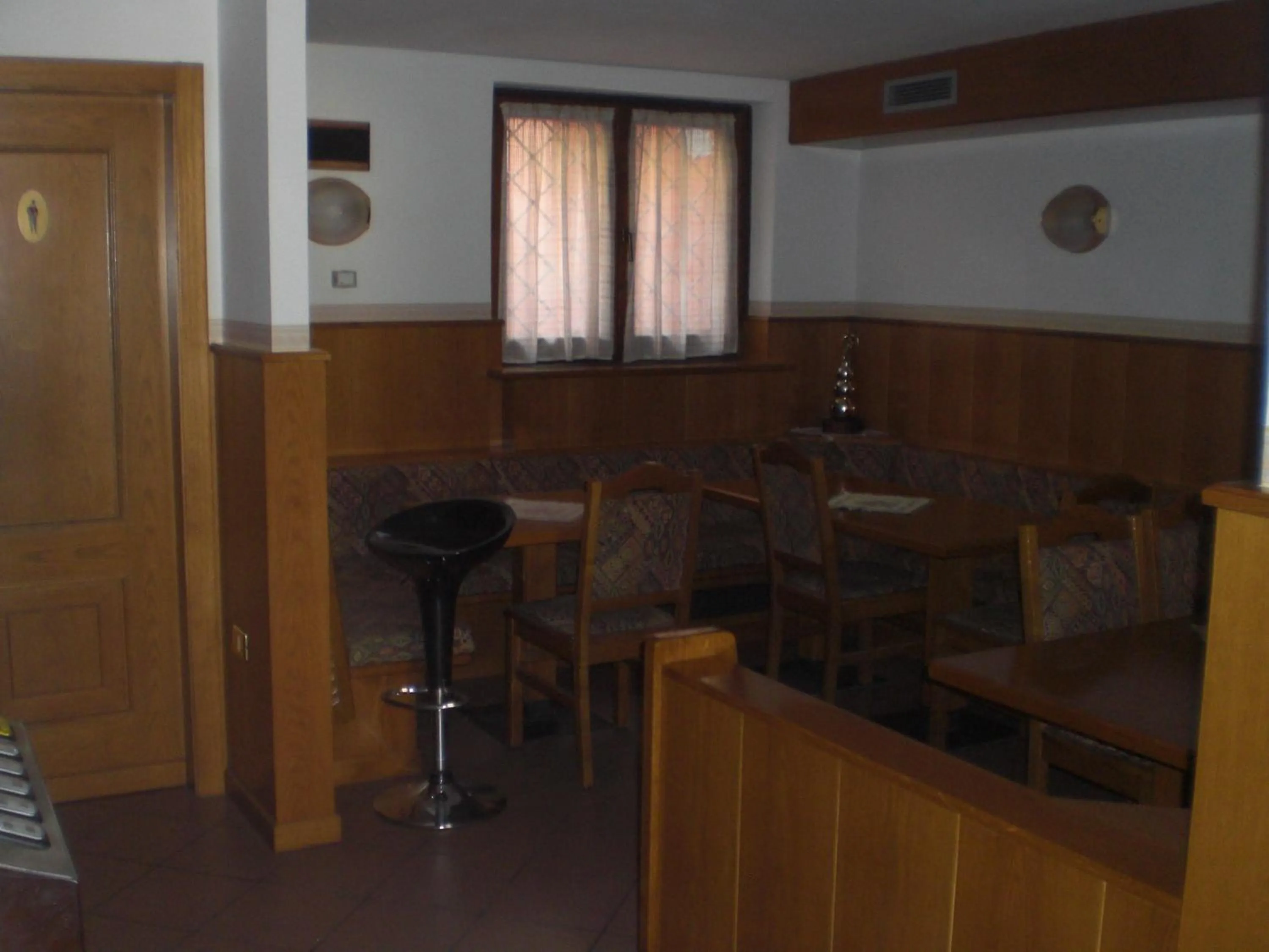 Restaurant/places to eat in Hotel Edelweiss