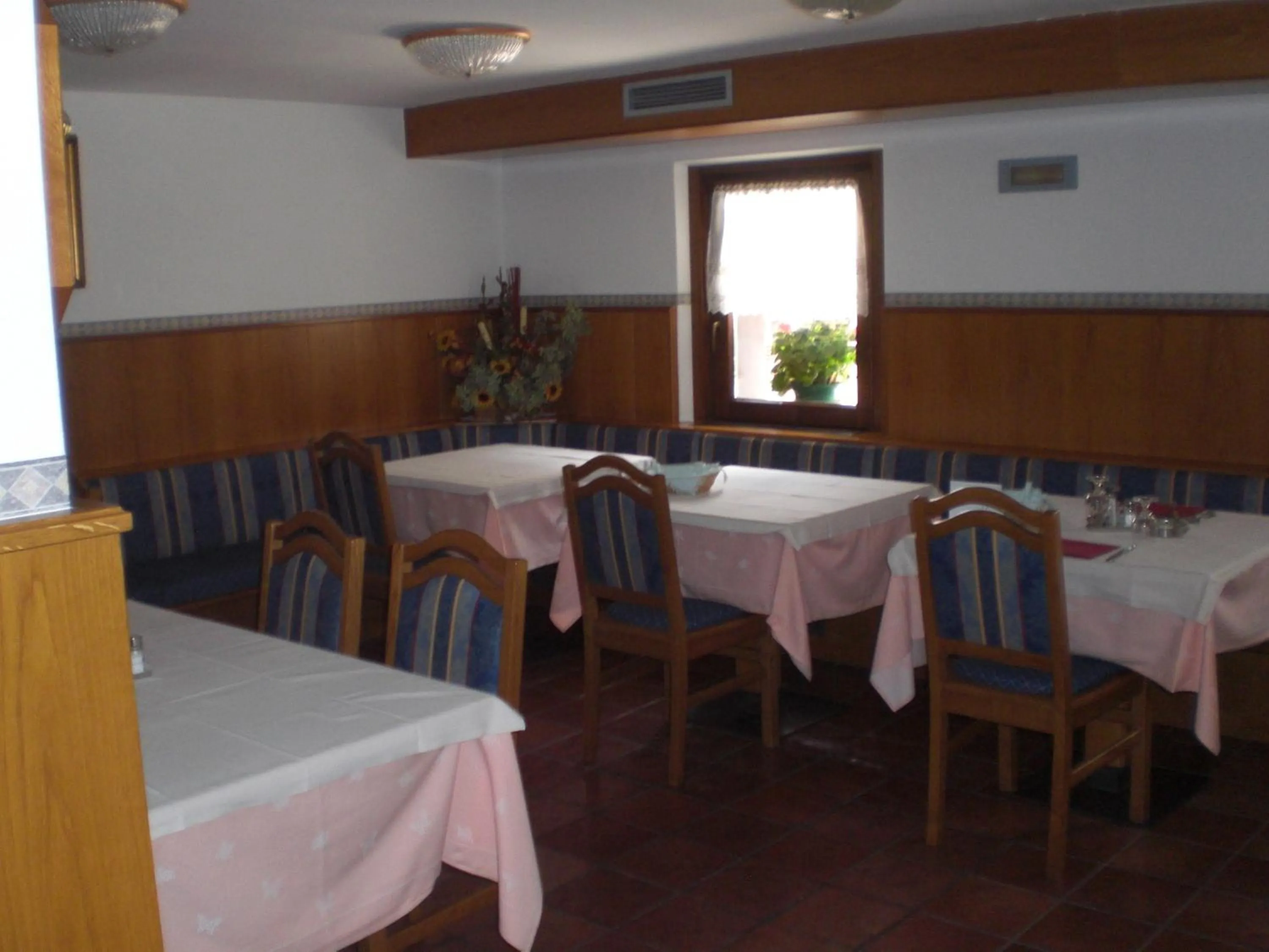 Restaurant/places to eat in Hotel Edelweiss