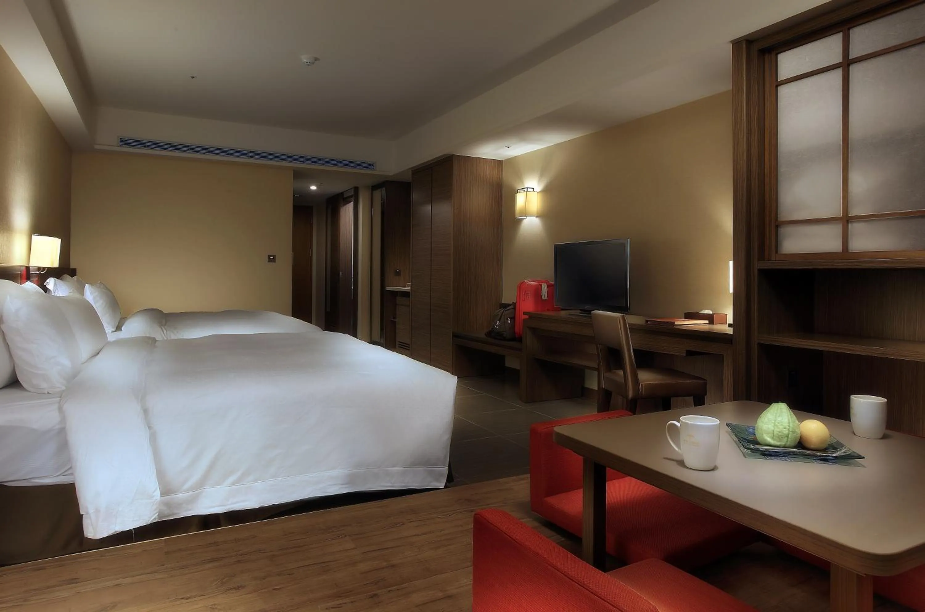 Twin Room with City View in Fullon Hotel LihPao Resort