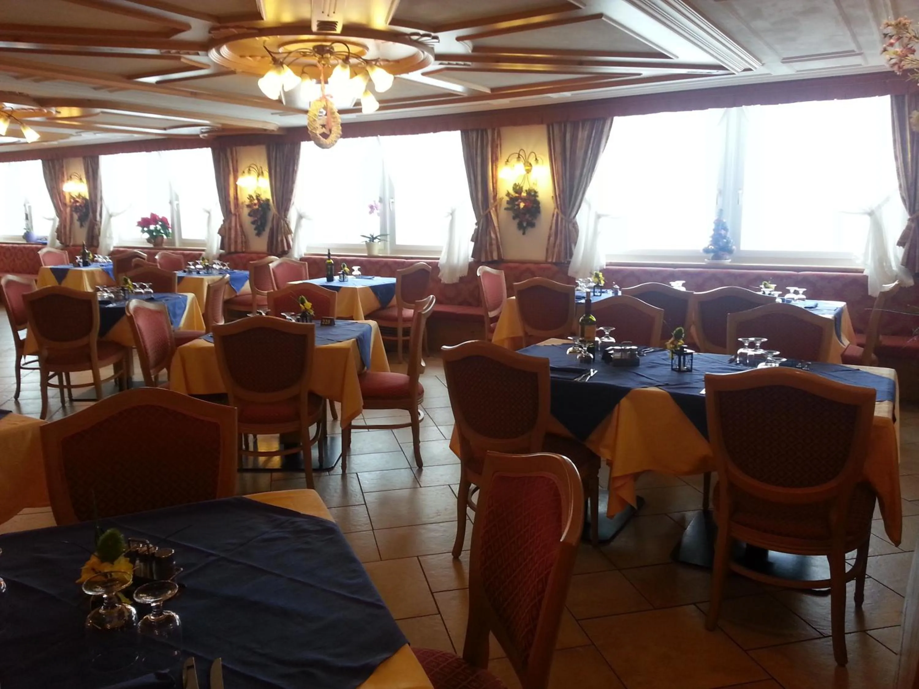 Restaurant/places to eat in Hotel Panorama