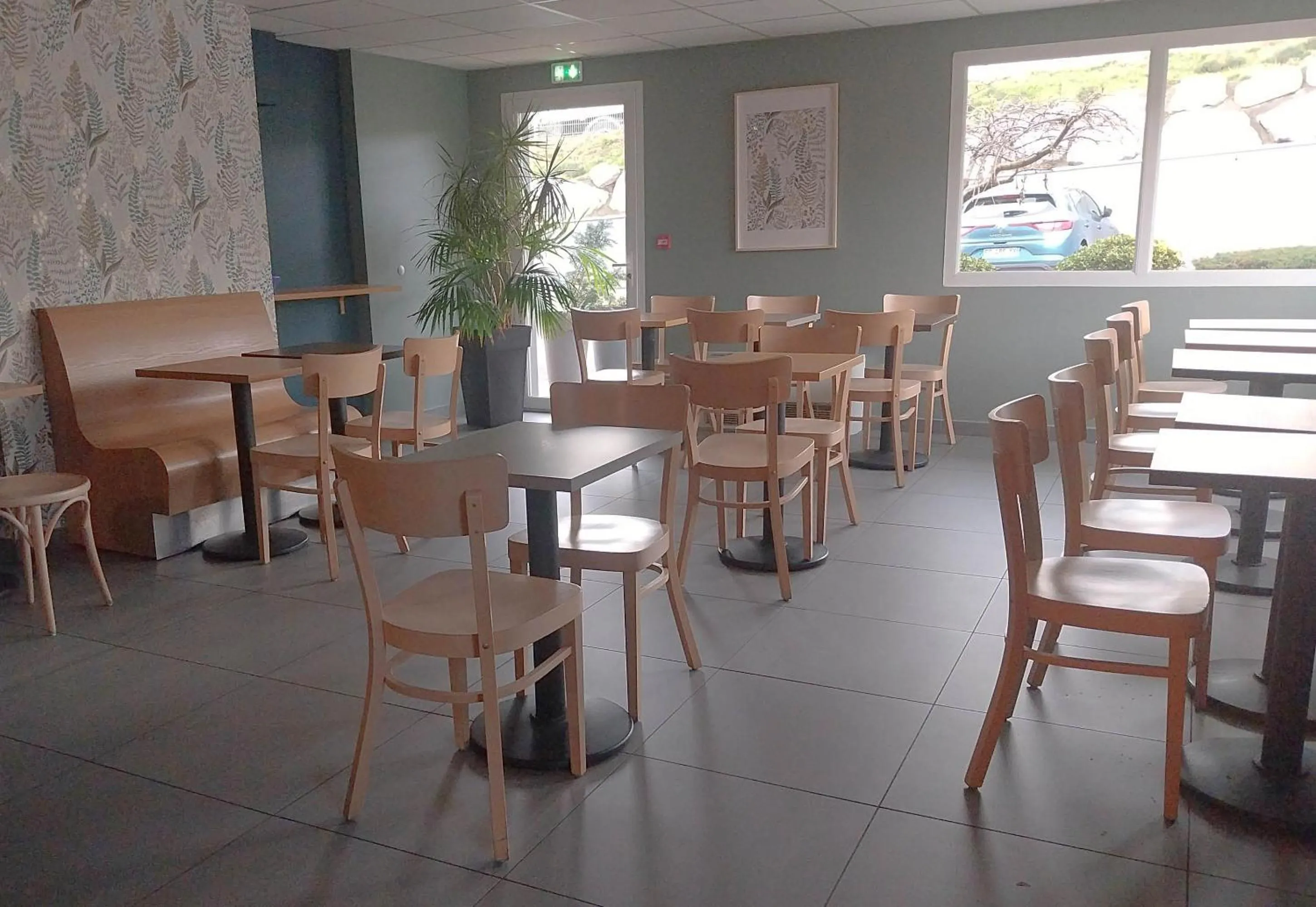 Restaurant/places to eat in B&B HOTEL Saint-Etienne Monthieu