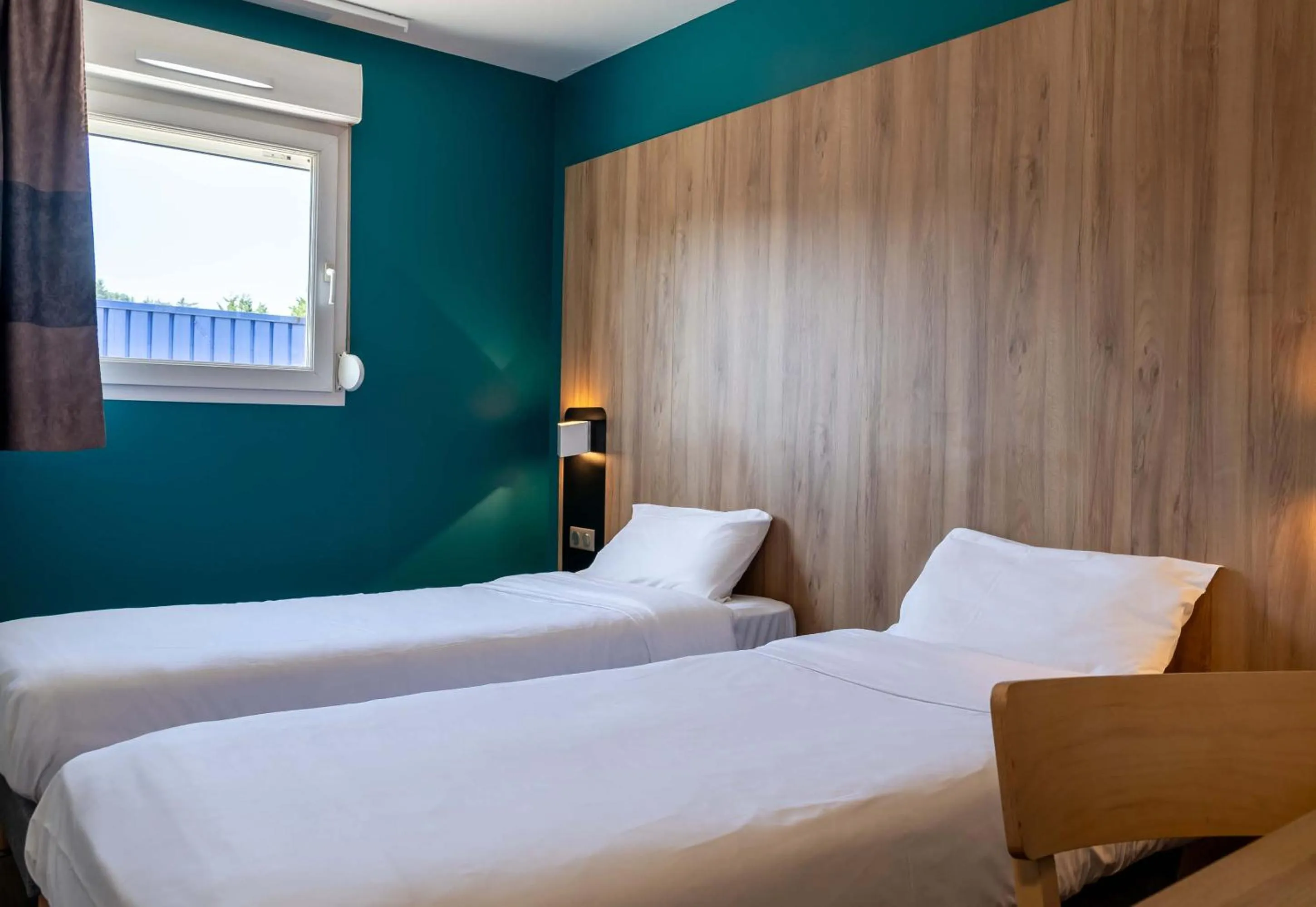 Bedroom, Bed in B&B HOTEL Saint-Etienne Monthieu