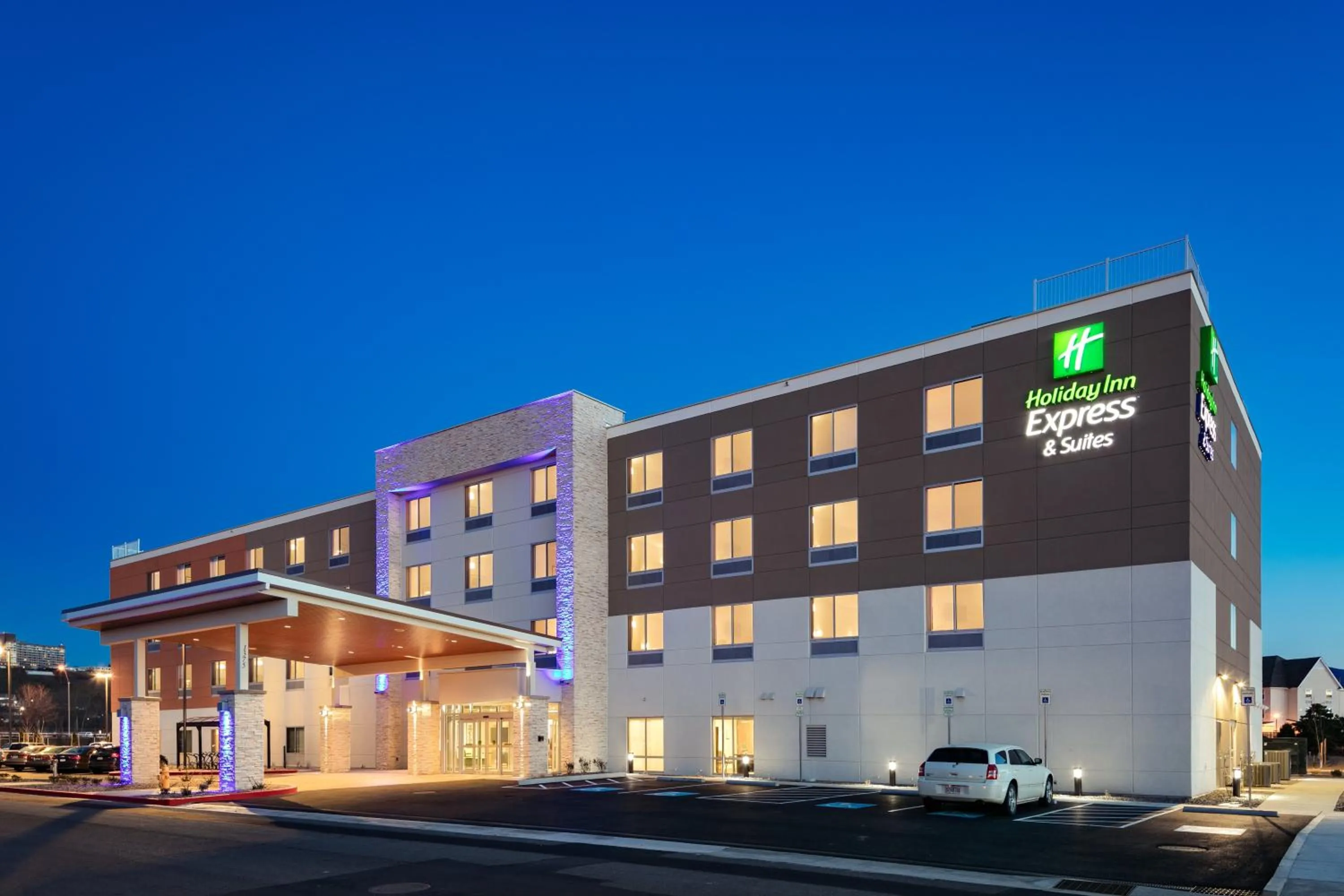 Property building in Holiday Inn Express & Suites - Medford by IHG