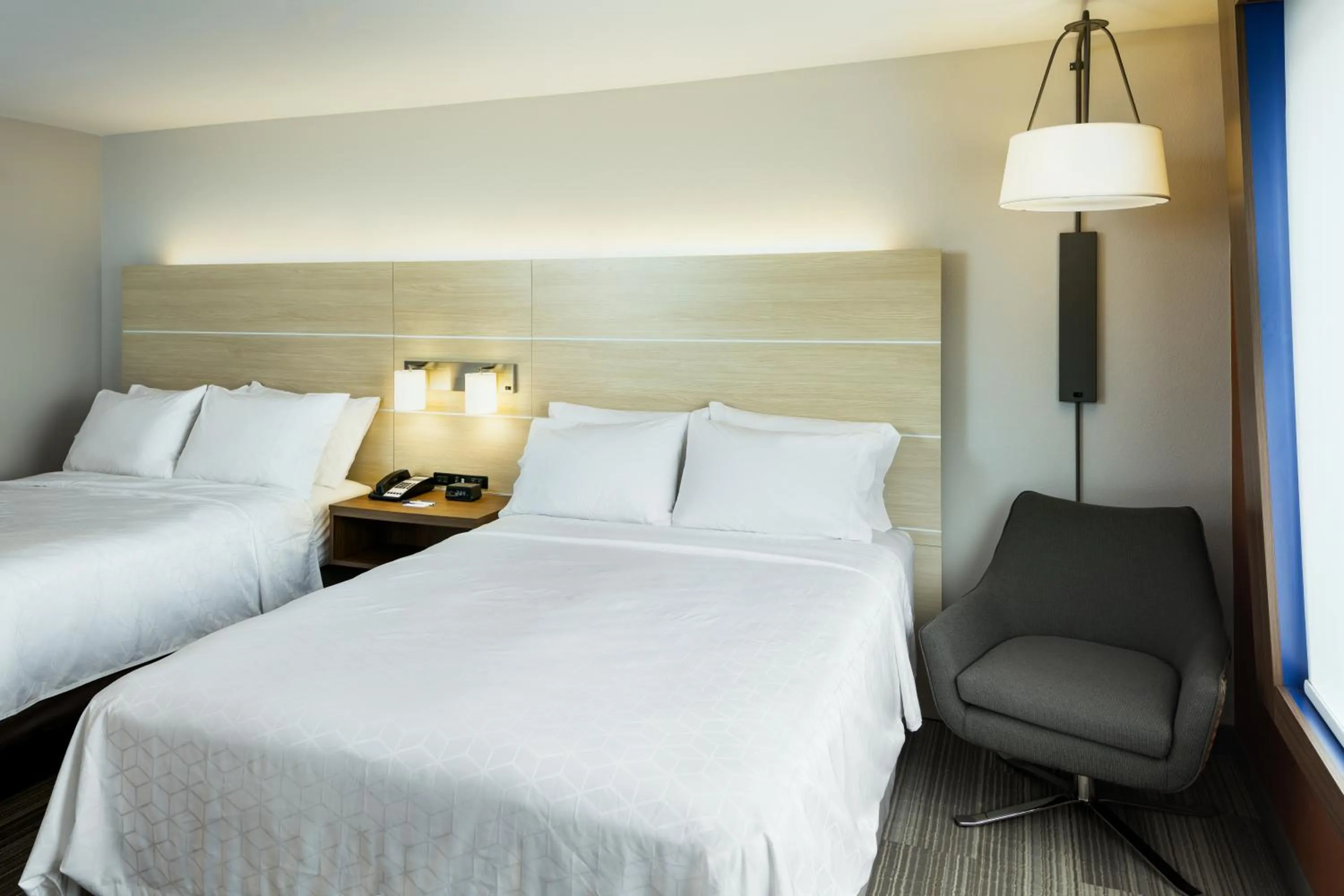 Bed in Holiday Inn Express & Suites - Medford by IHG