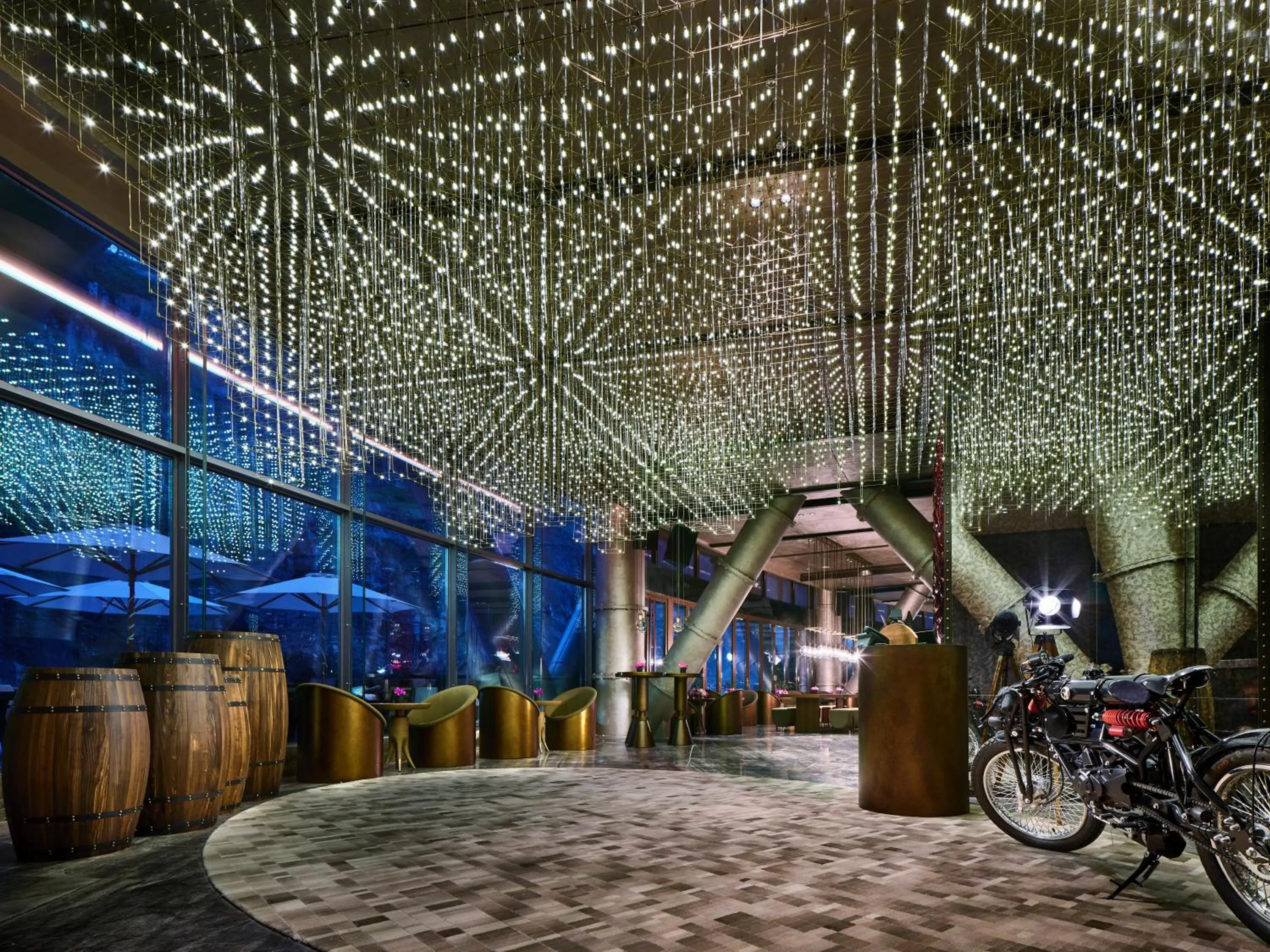 Lounge or bar in InterContinental Shanghai Wonderland, an IHG Hotel