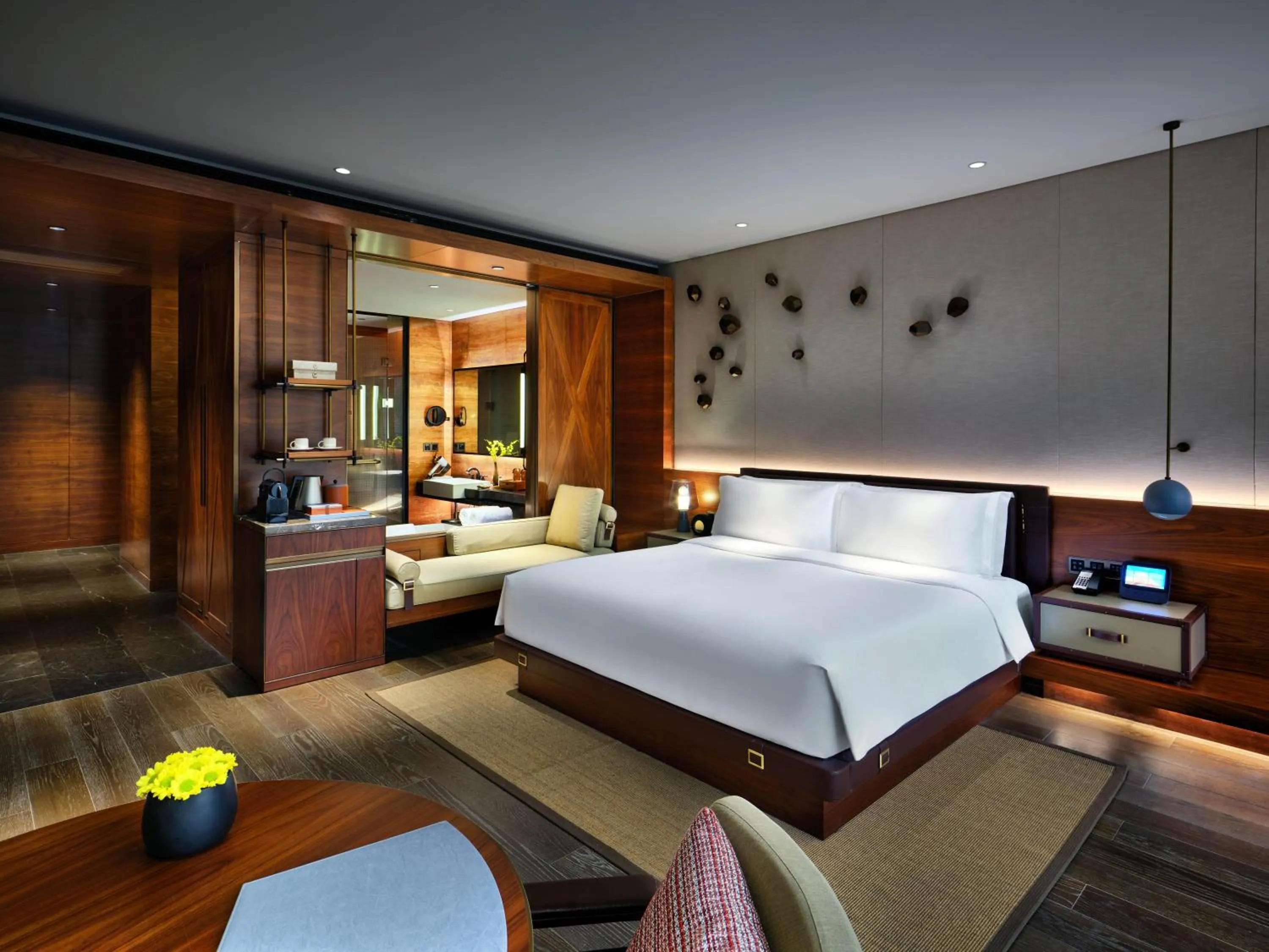 Photo of the whole room, Bed in InterContinental Shanghai Wonderland, an IHG Hotel