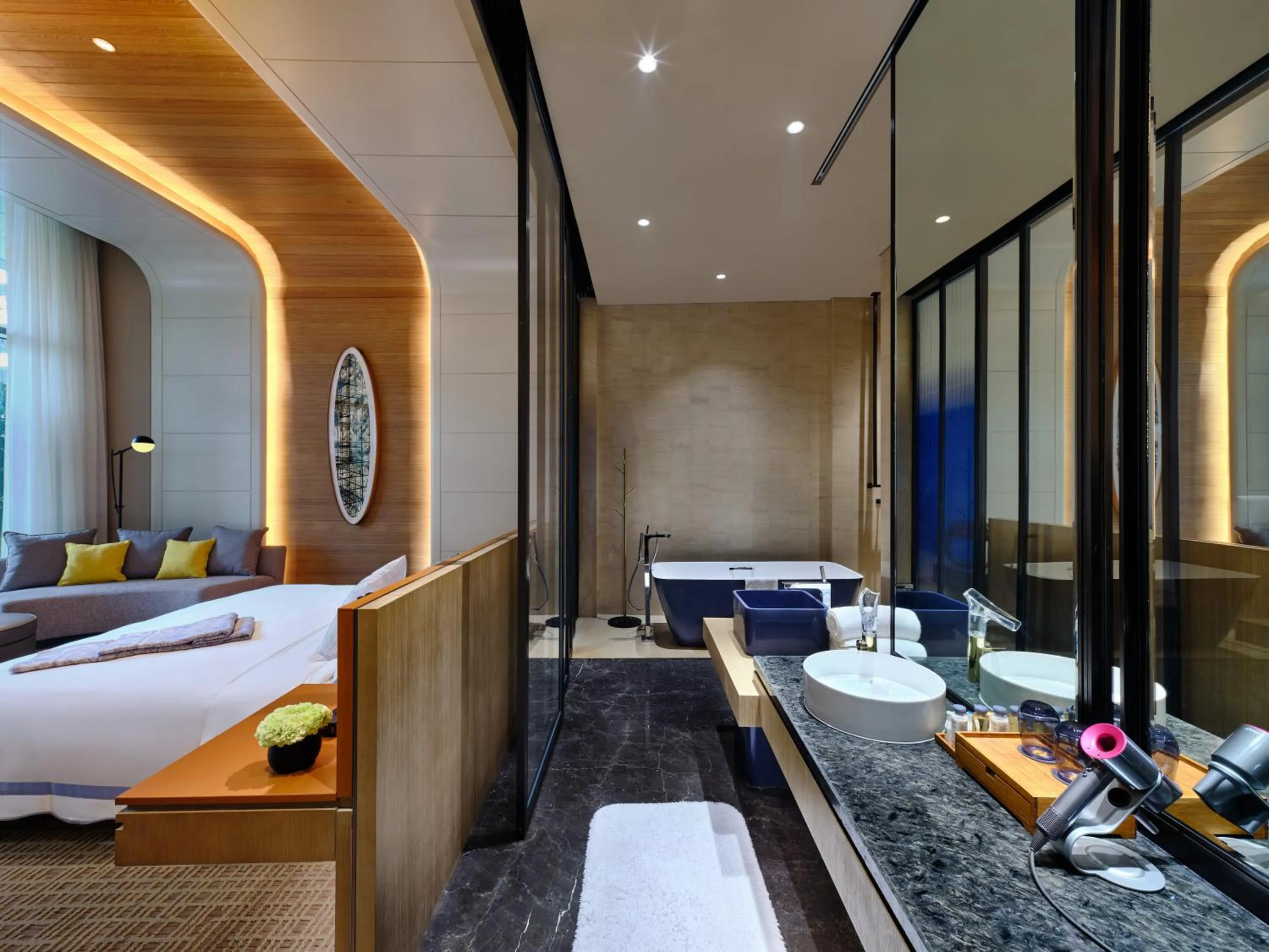 Bedroom, Bed in InterContinental Shanghai Wonderland, an IHG Hotel