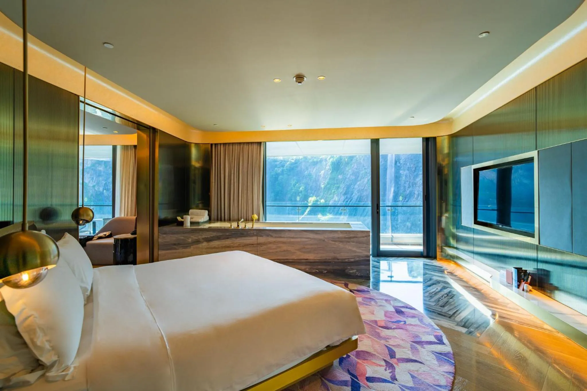 Bedroom, Bed in InterContinental Shanghai Wonderland, an IHG Hotel