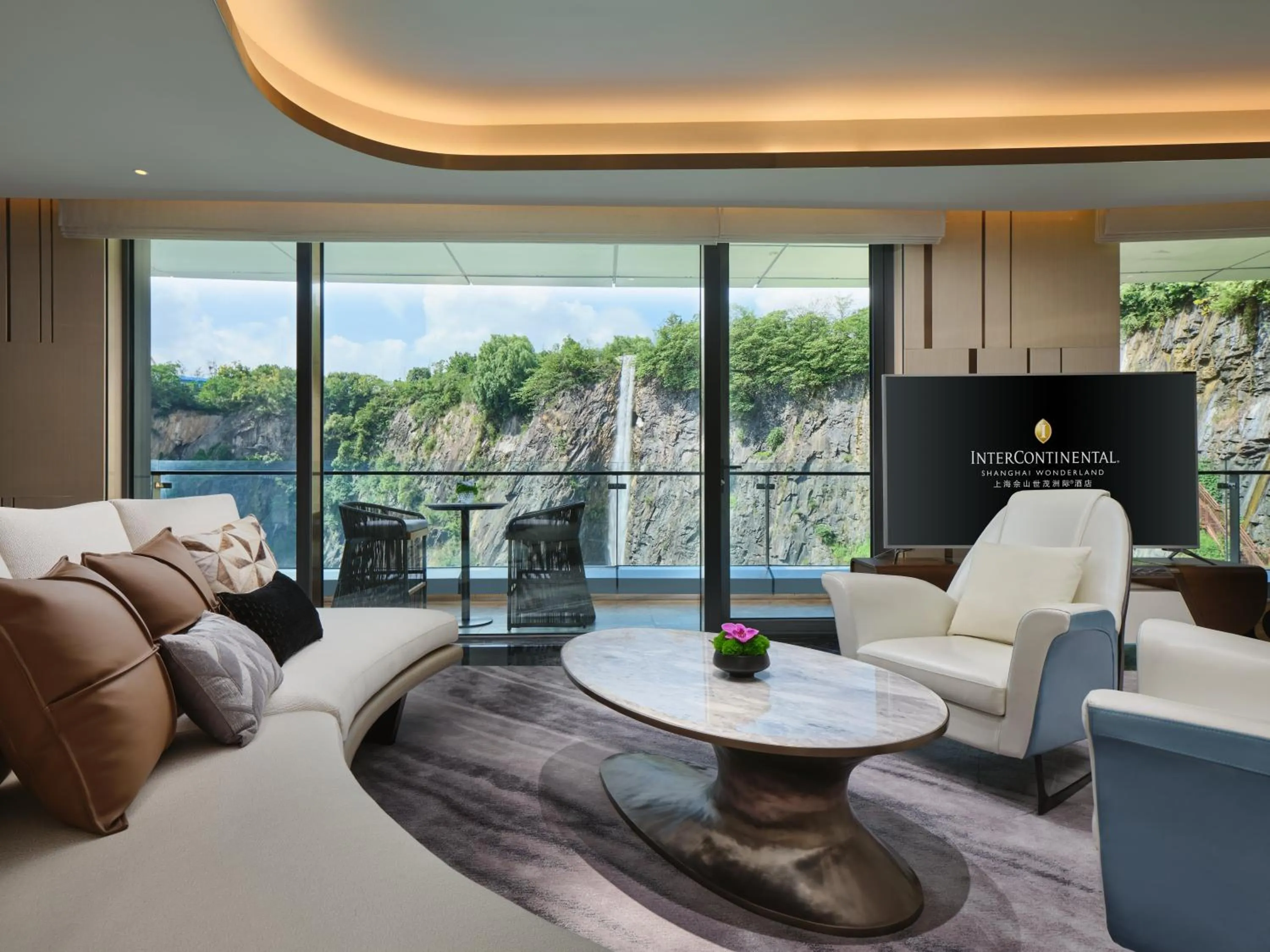 Bedroom in InterContinental Shanghai Wonderland, an IHG Hotel