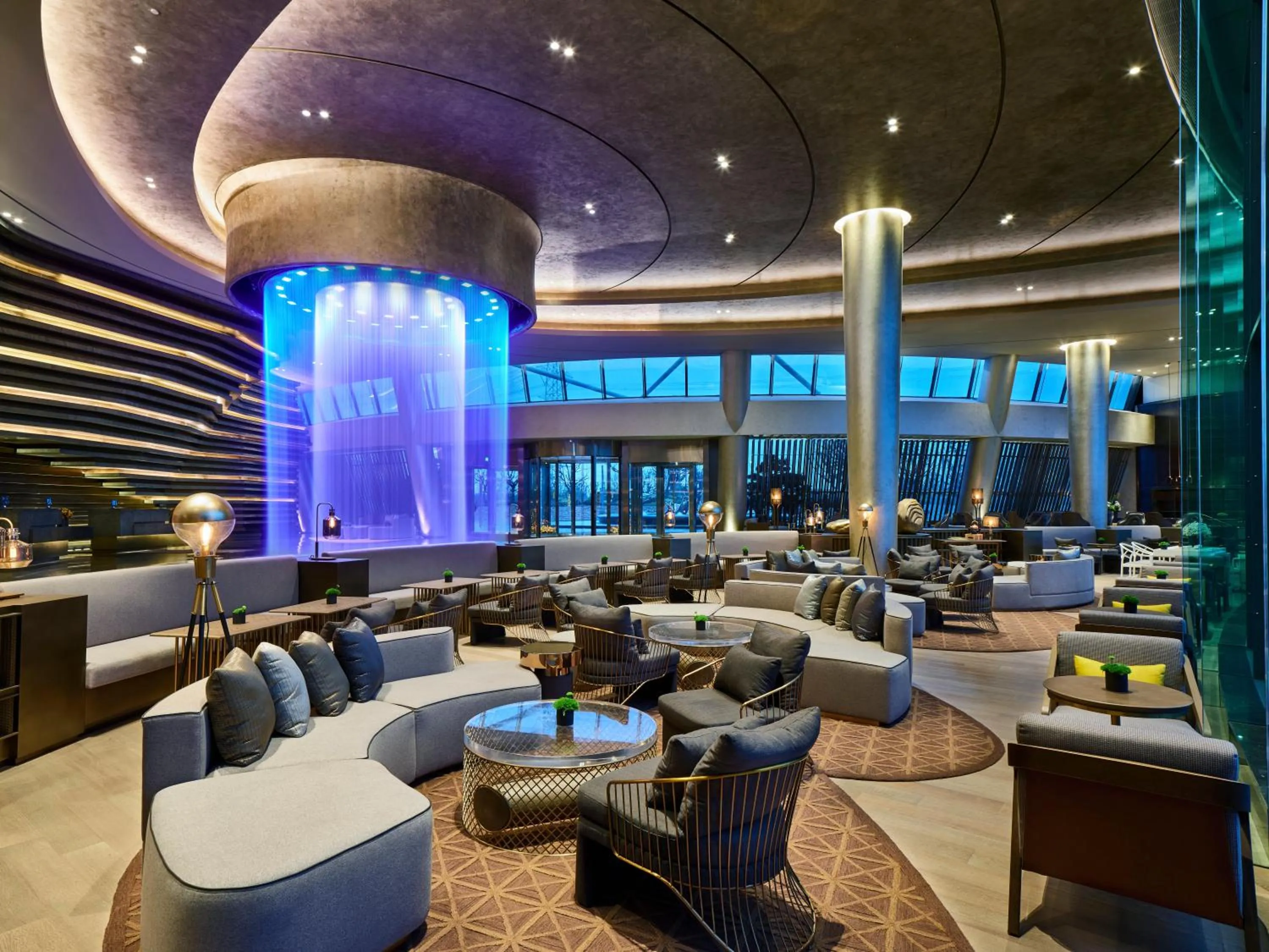 Lounge or bar in InterContinental Shanghai Wonderland, an IHG Hotel