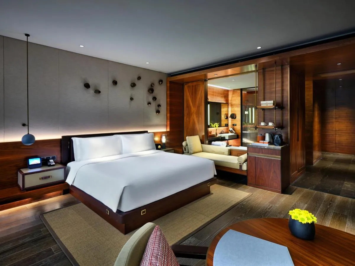 Photo of the whole room, Bed in InterContinental Shanghai Wonderland, an IHG Hotel