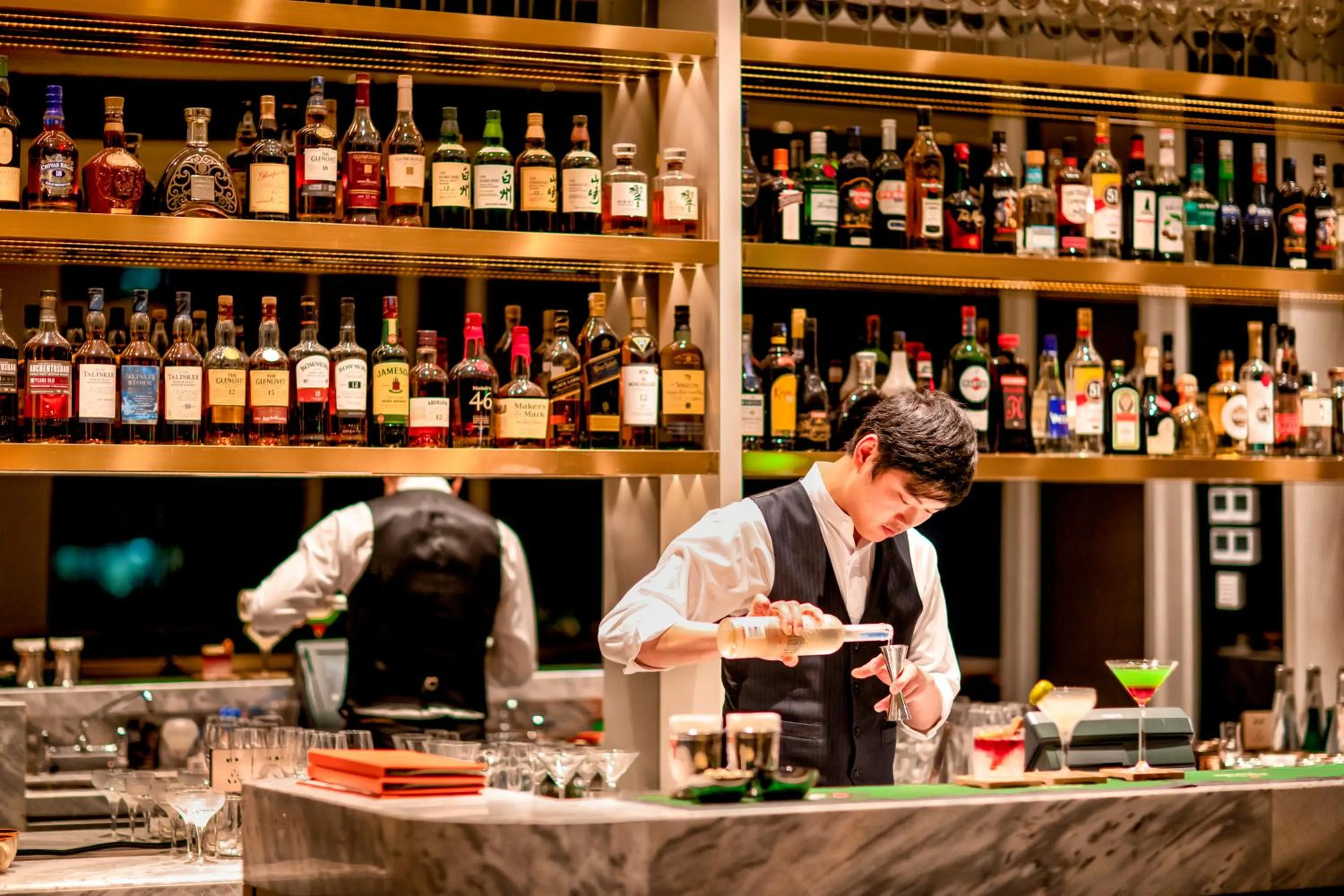 Lounge or bar in Hotel Indigo Shanghai Jing'An by IHG