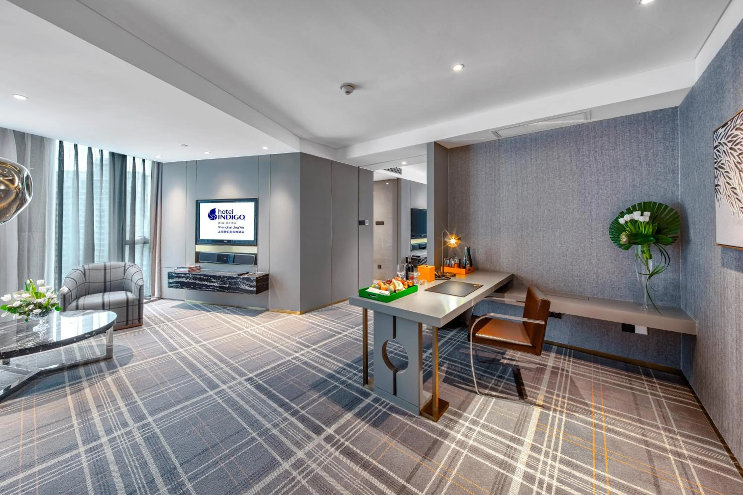 Bedroom in Hotel Indigo Shanghai Jing'An by IHG