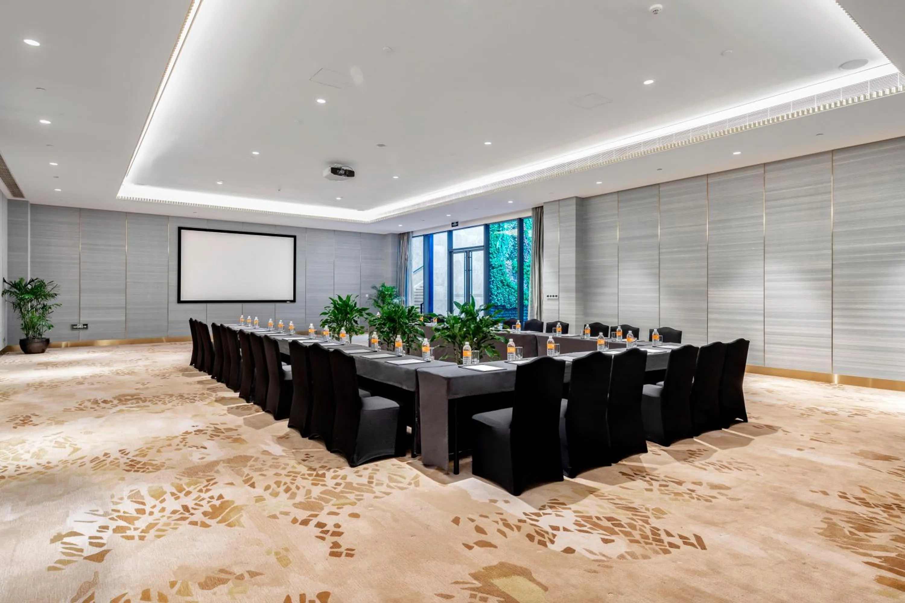 Meeting/conference room in Hotel Indigo Shanghai Jing'An by IHG
