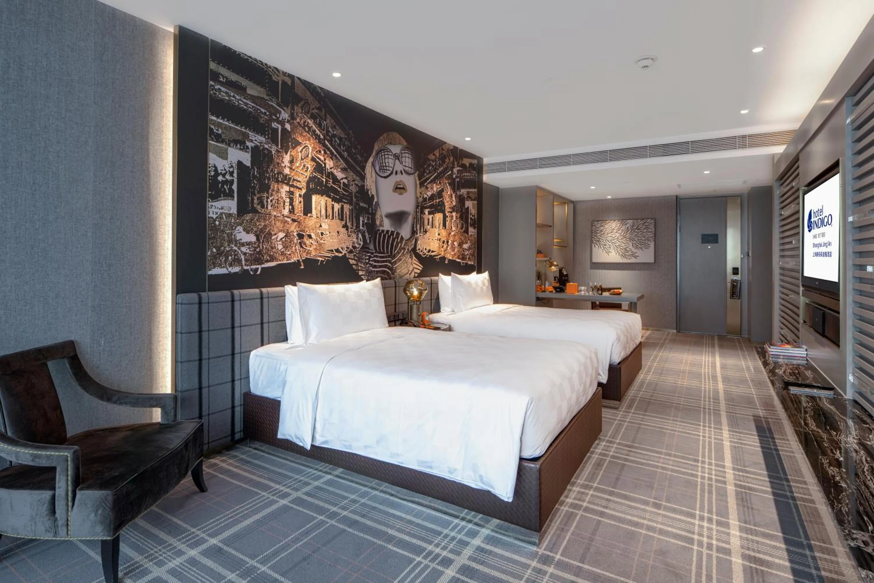 Photo of the whole room, Bed in Hotel Indigo Shanghai Jing'An by IHG