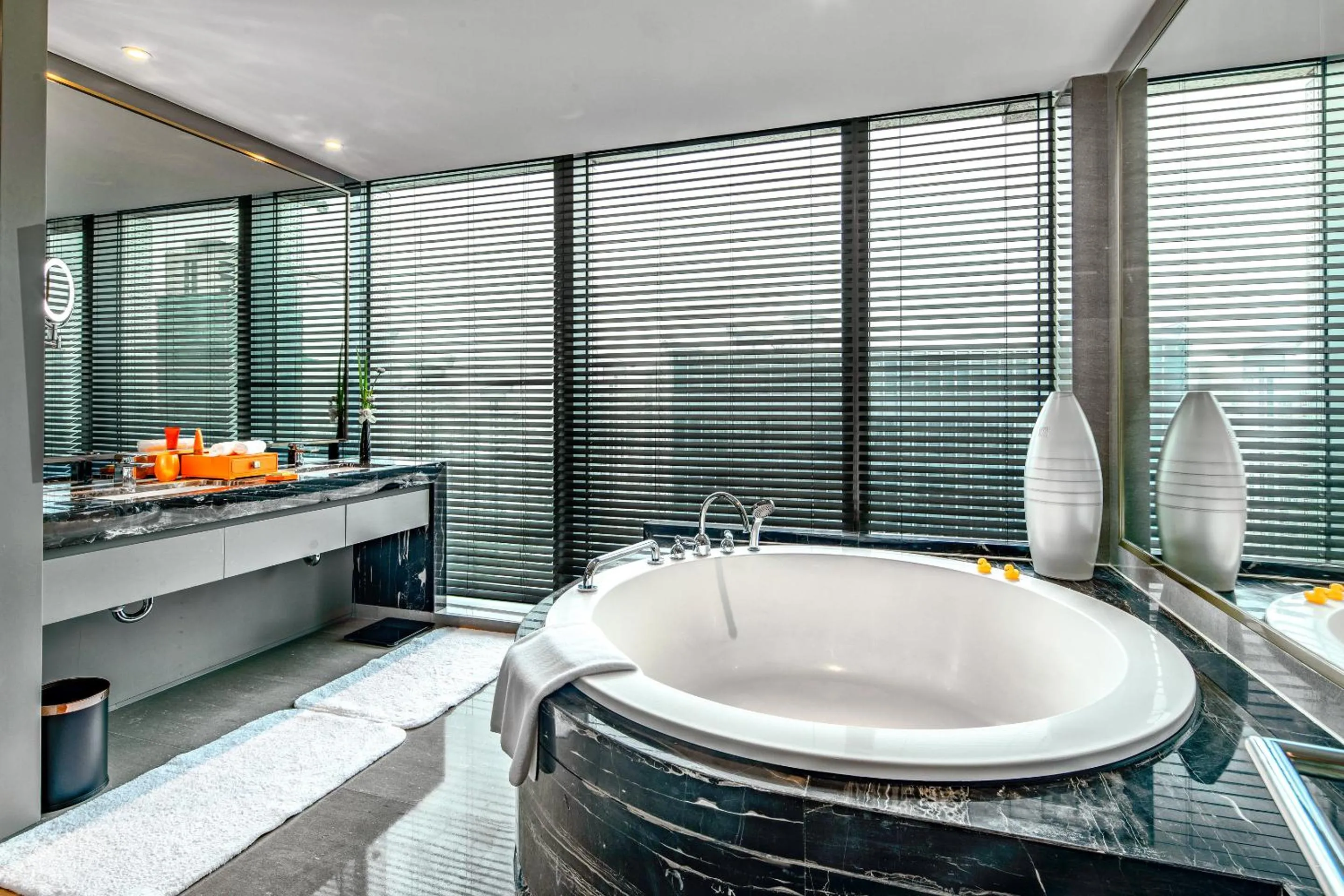 Bathroom in Hotel Indigo Shanghai Jing'An by IHG