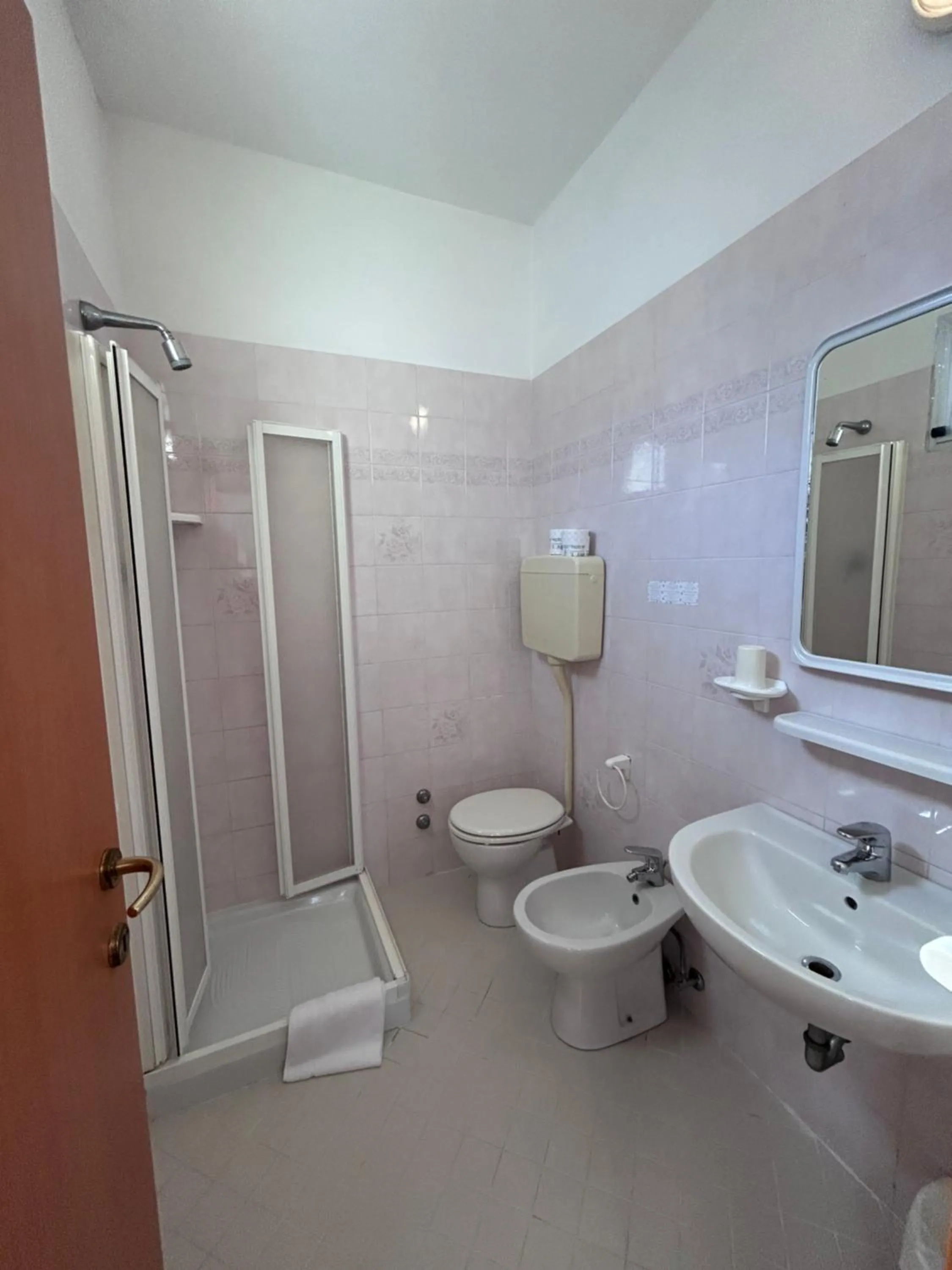 Toilet in Hotel Letizia