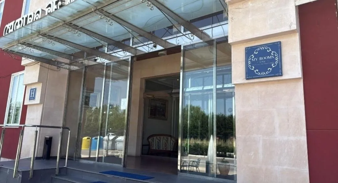 Facade/entrance in My Rooms City Hotel Camino de Santiago
