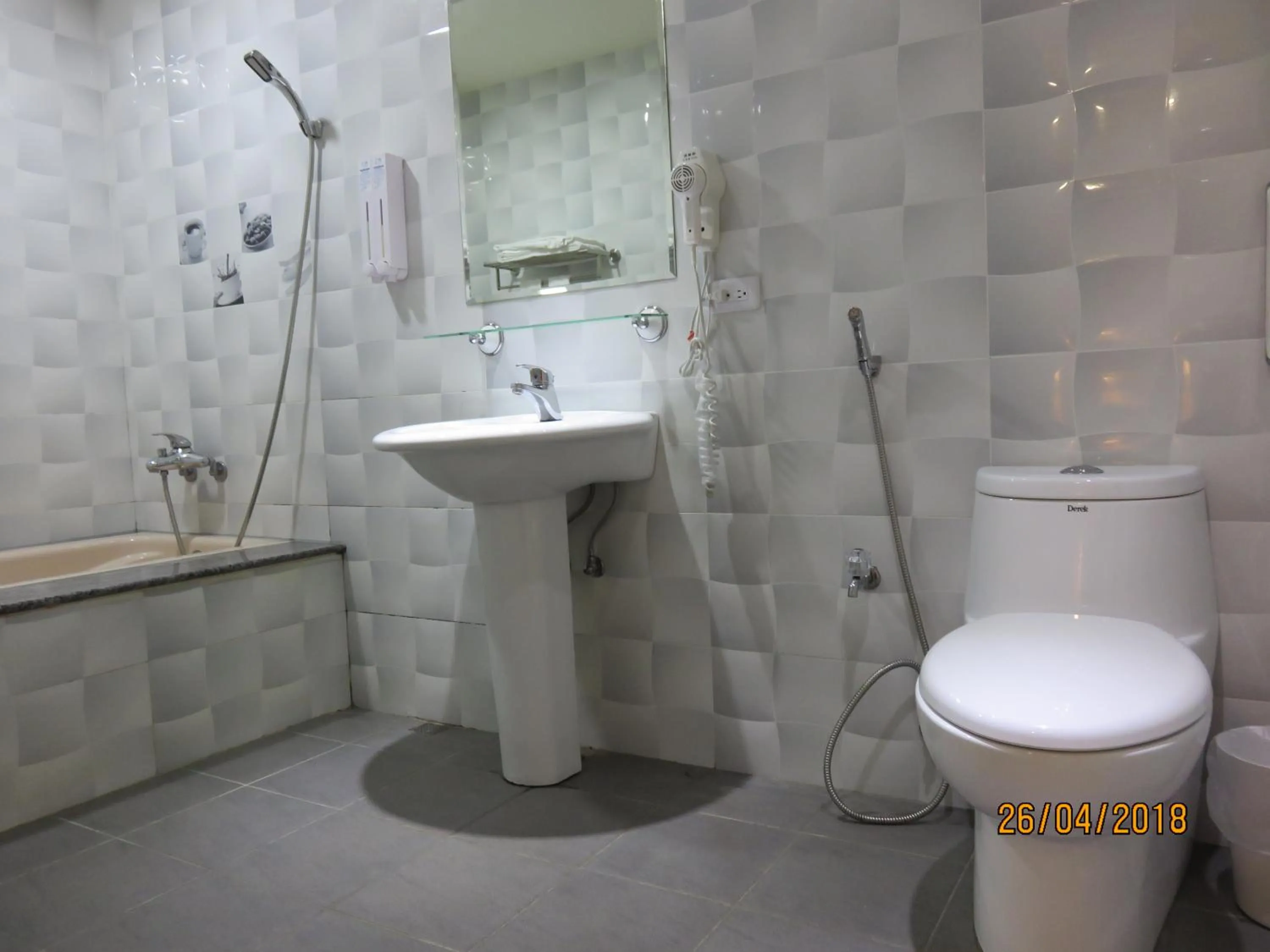 Shower in Mao Hua Motel