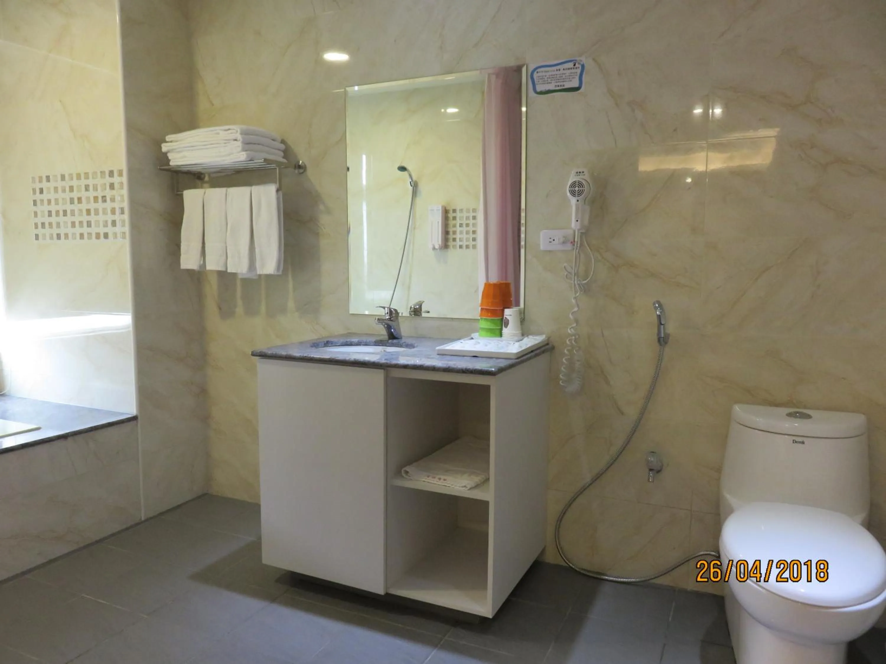 Toilet in Mao Hua Motel