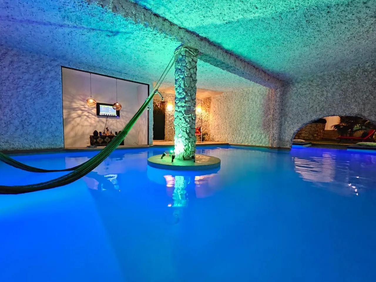 Swimming pool in Mayan Majesty Boutique Hotel