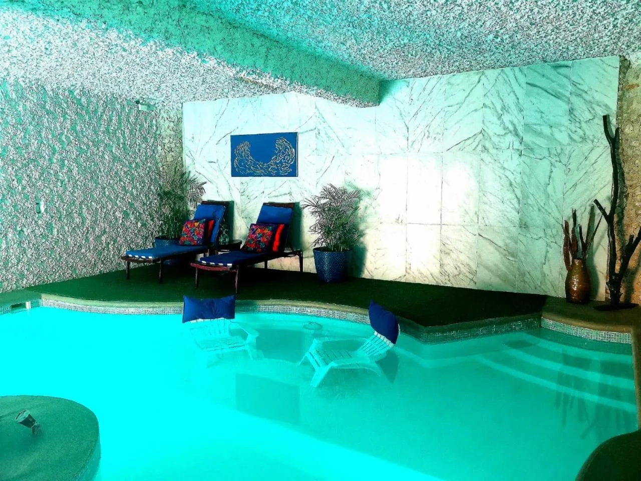 Swimming pool in Mayan Majesty Boutique Hotel