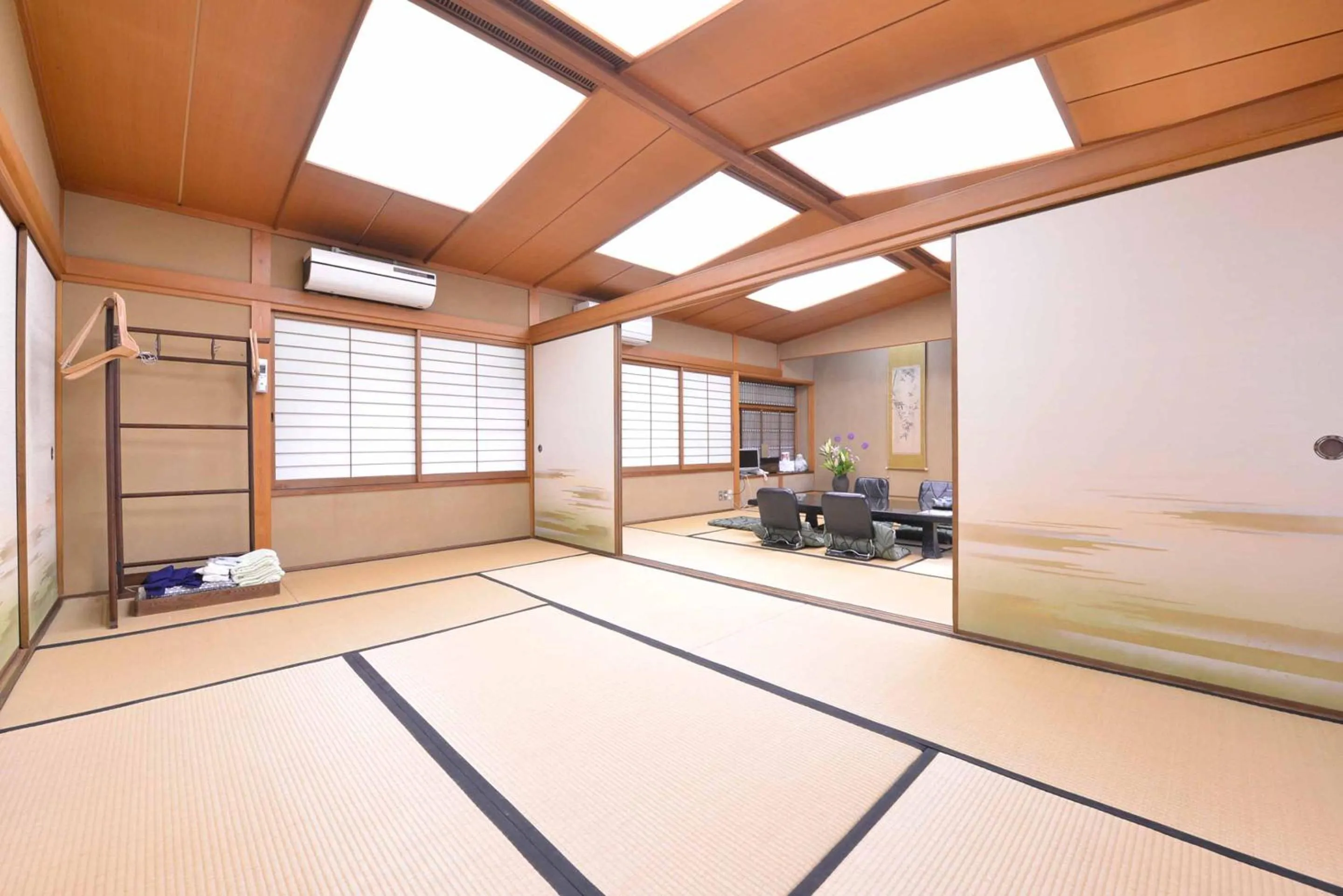 Photo of the whole room in Bingoya